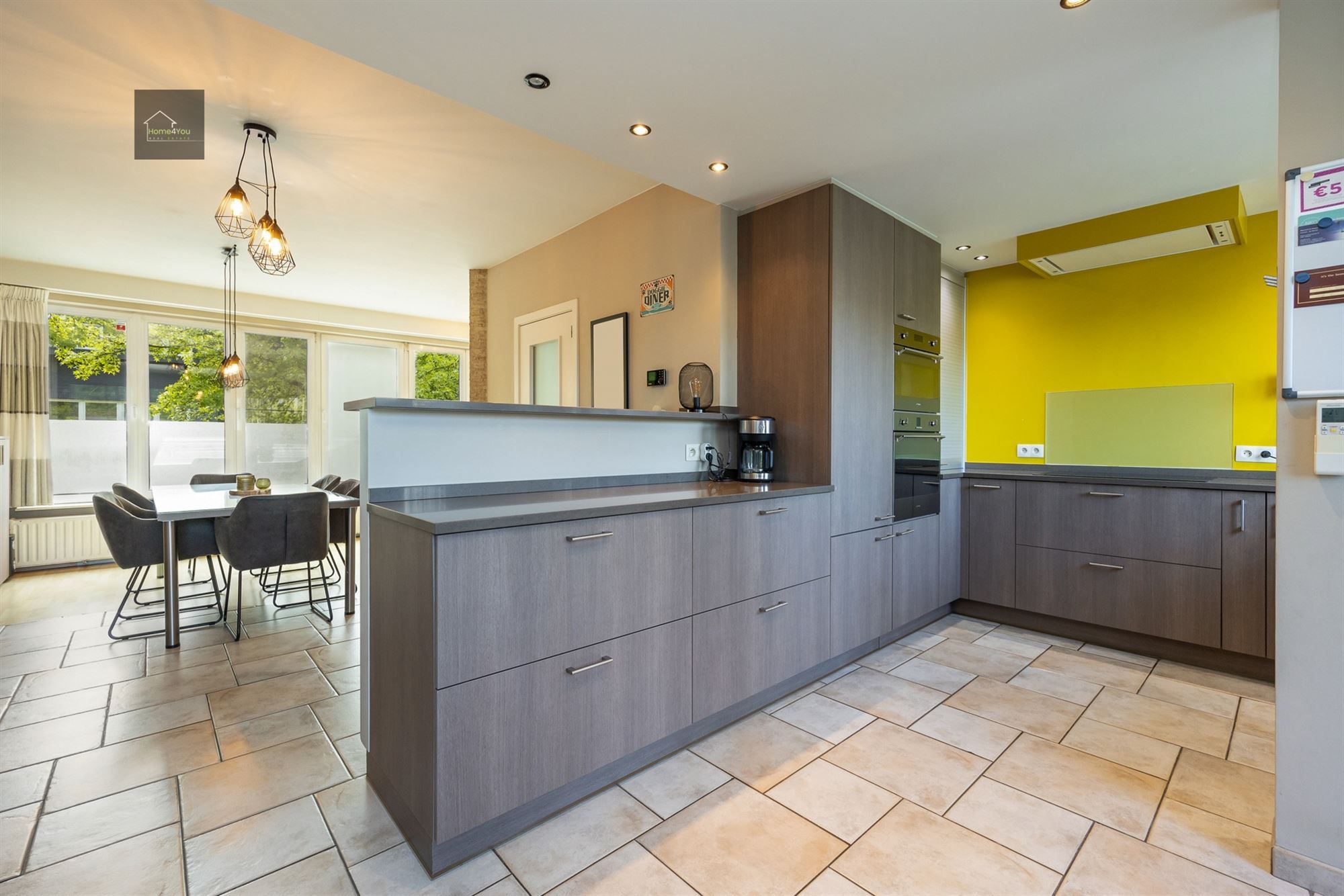 Instapklare woning met zonnepanelen op TOP locatie foto 12