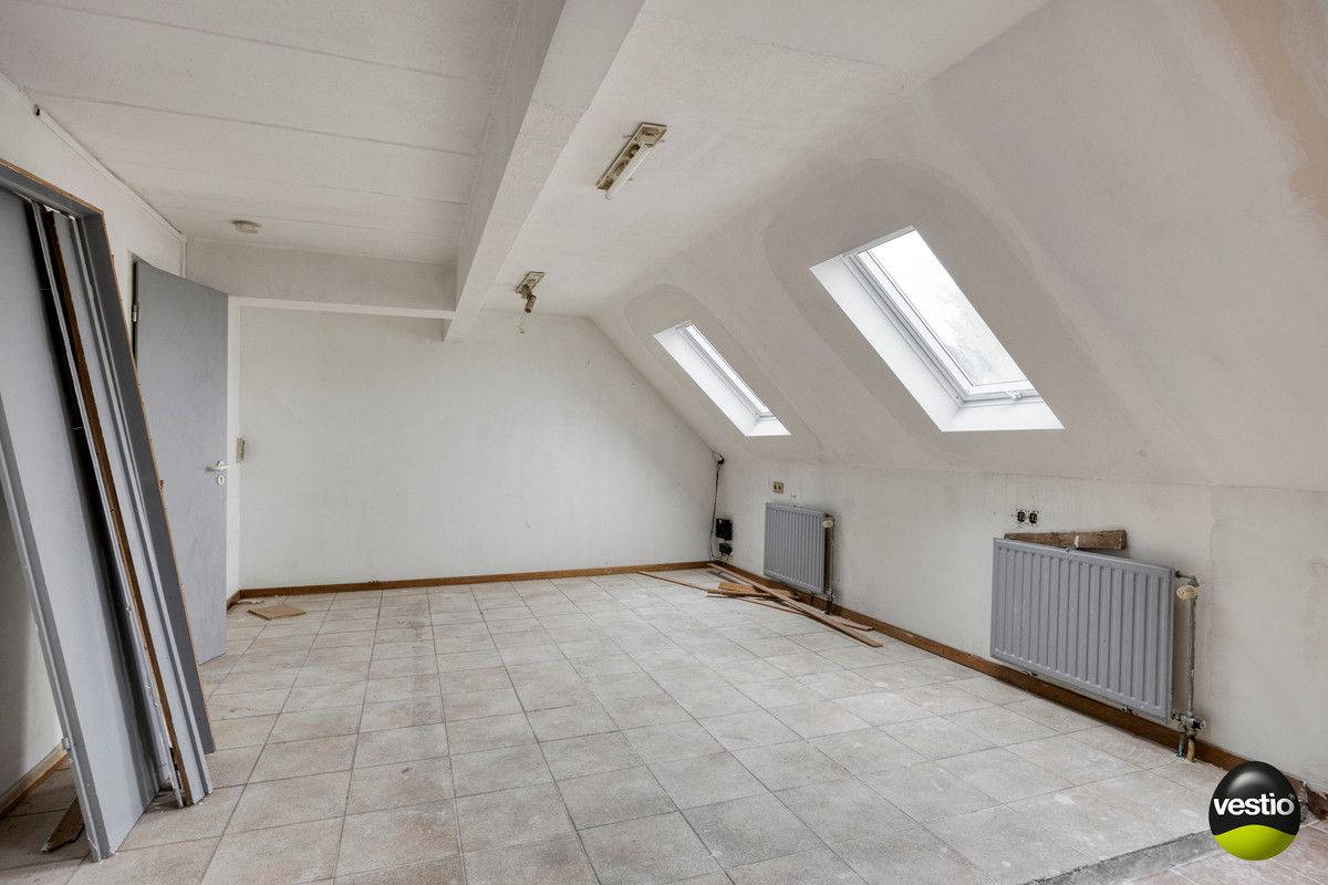 COMPLEX BESTAANDE UIT 14 TE RENOVEREN STUDIO'S MET UITBREIDINGSMOGELIJKHEDEN TE VELDWEZELT. foto 21