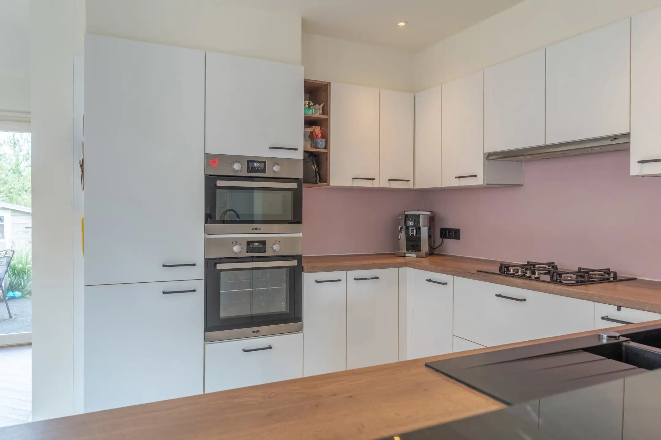Instapklare 3 slaapkamerwoning met bureau en tuin te Turnhout foto 11