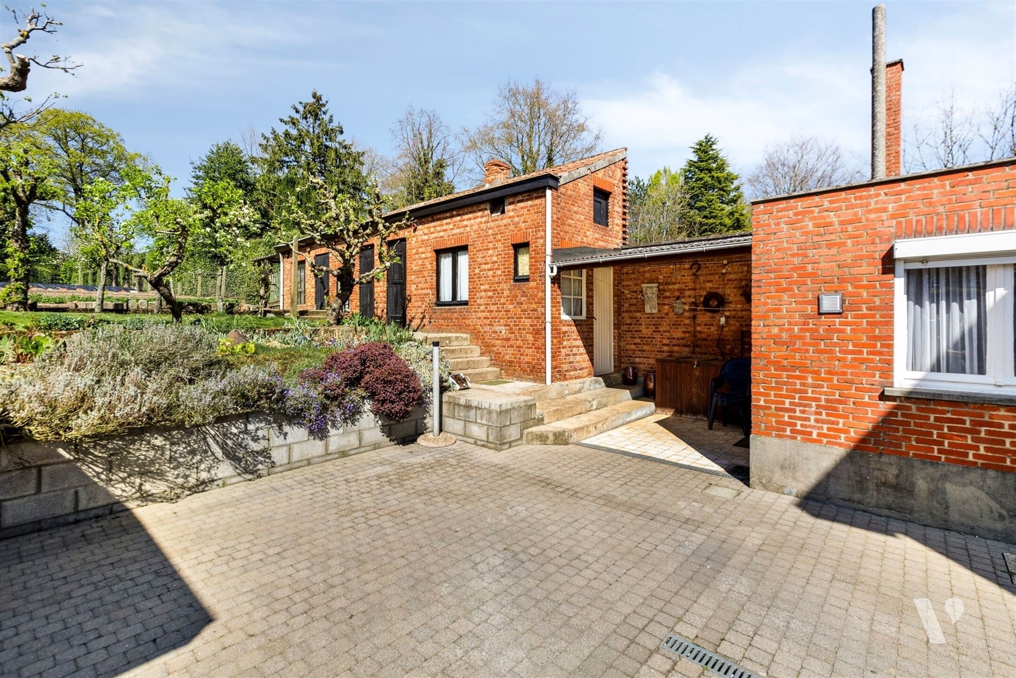 Karaktervolle woning met mooie tuin foto 24
