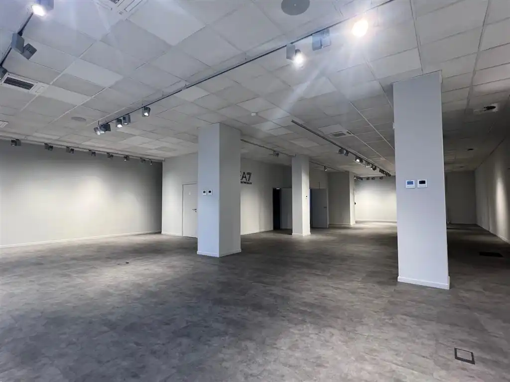 Voormalige showroom van Italiaans modemerk foto 7