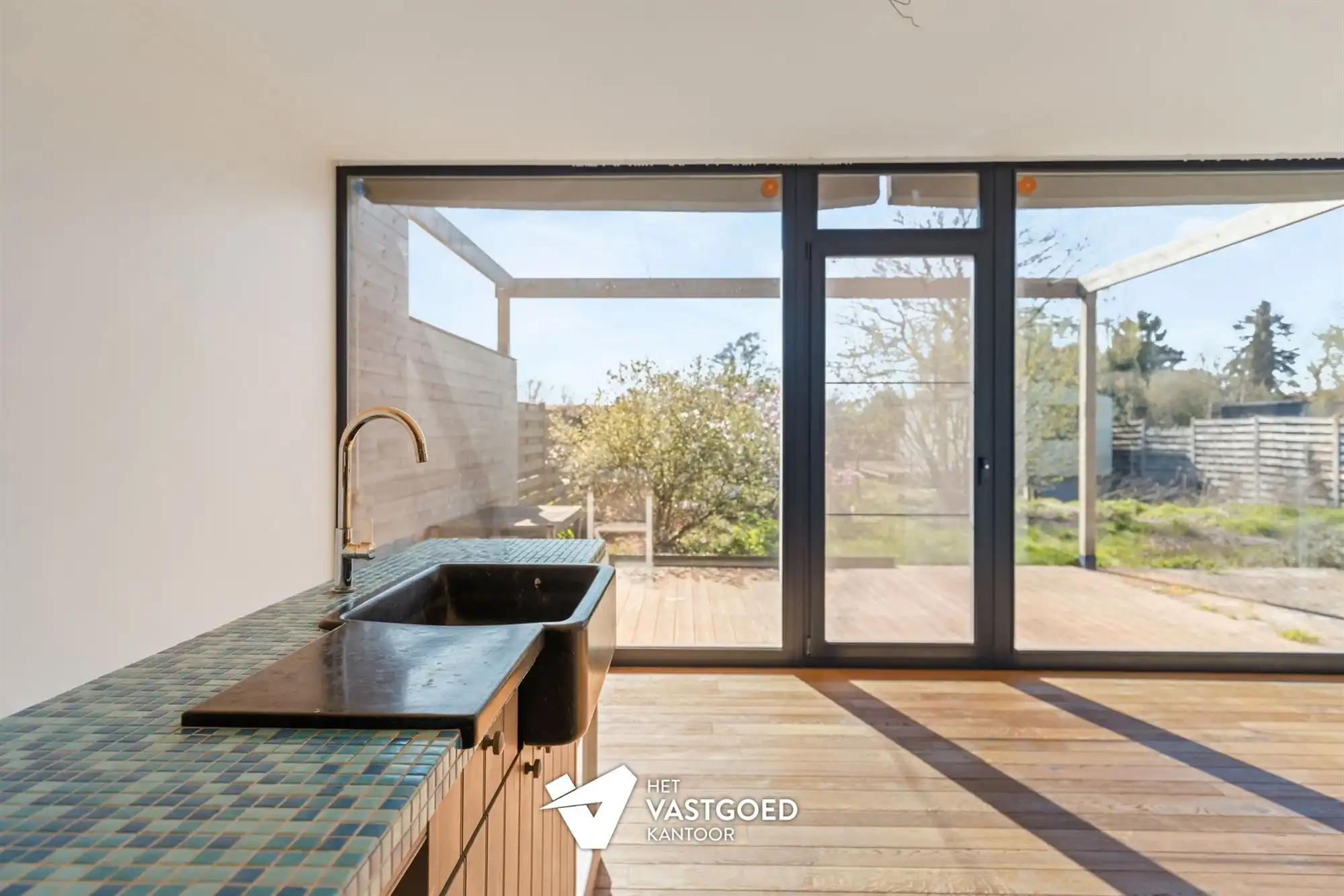 ZEER RUIME WONING MET TAL VAN MOGELIJKHEDEN OP BREED PERCEEL VAN 15 ARE TE KOERSEL foto 6