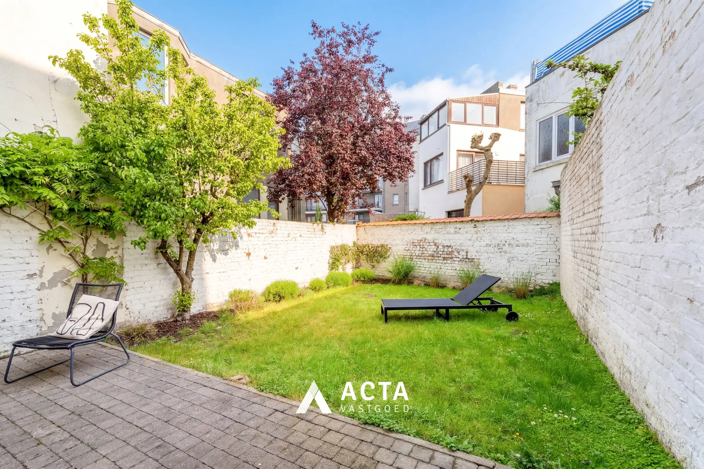 Instapklare Modernistische stadswoning met tuin foto 2