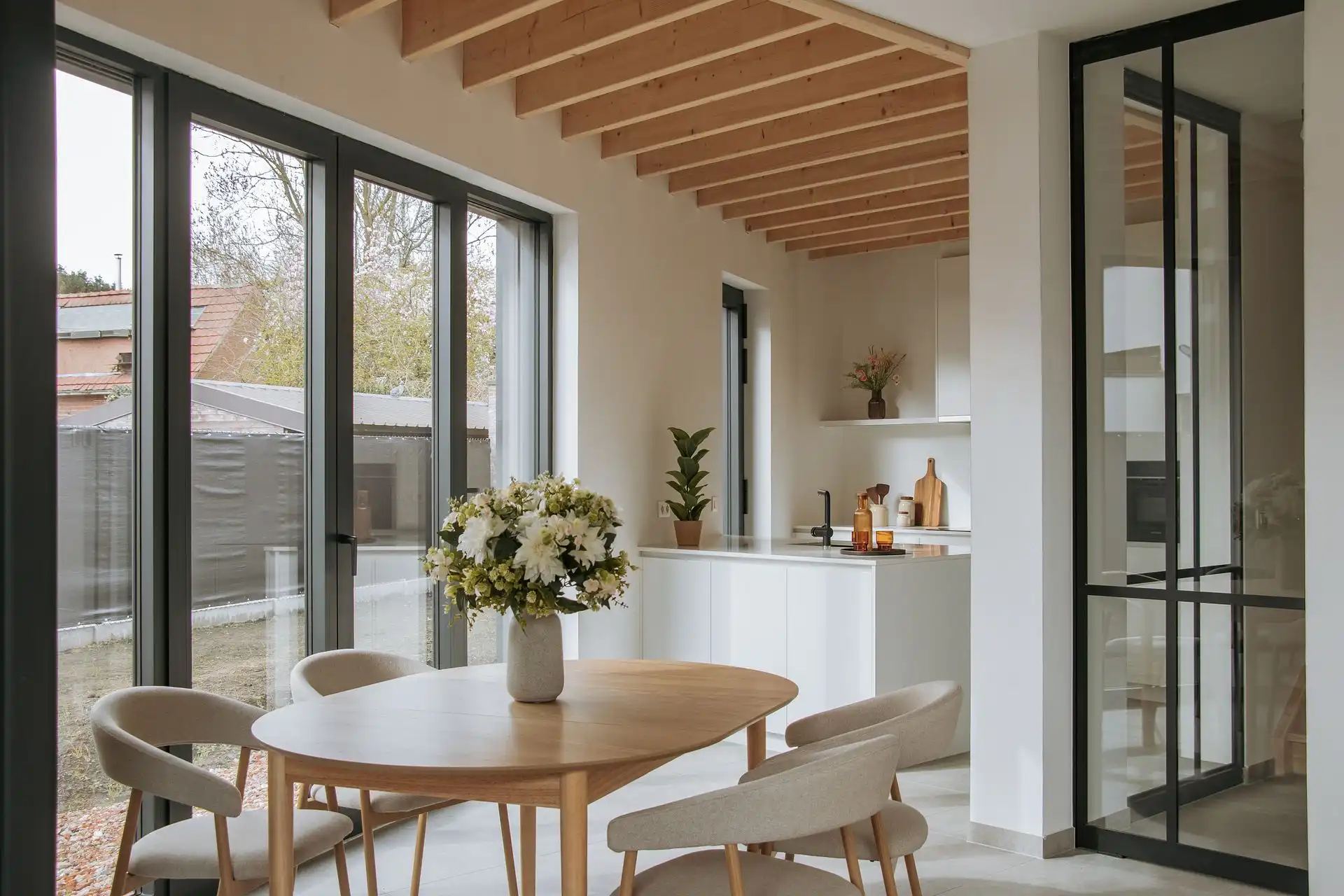 Nieuwbouwwoning met hoog wooncomfort op een centrale ligging foto 4