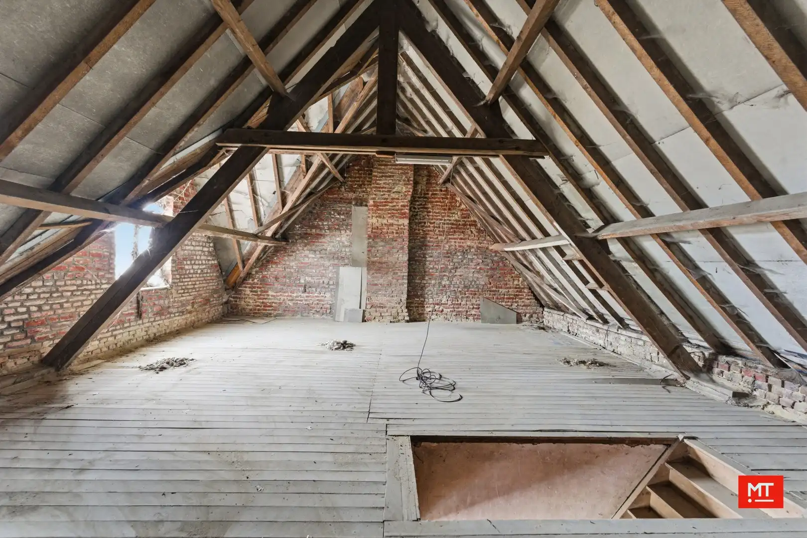 Te renoveren woning met 3 slaapkamers, Zuidgerichte tuin en garage in het centrum van Zonnebeke foto 13