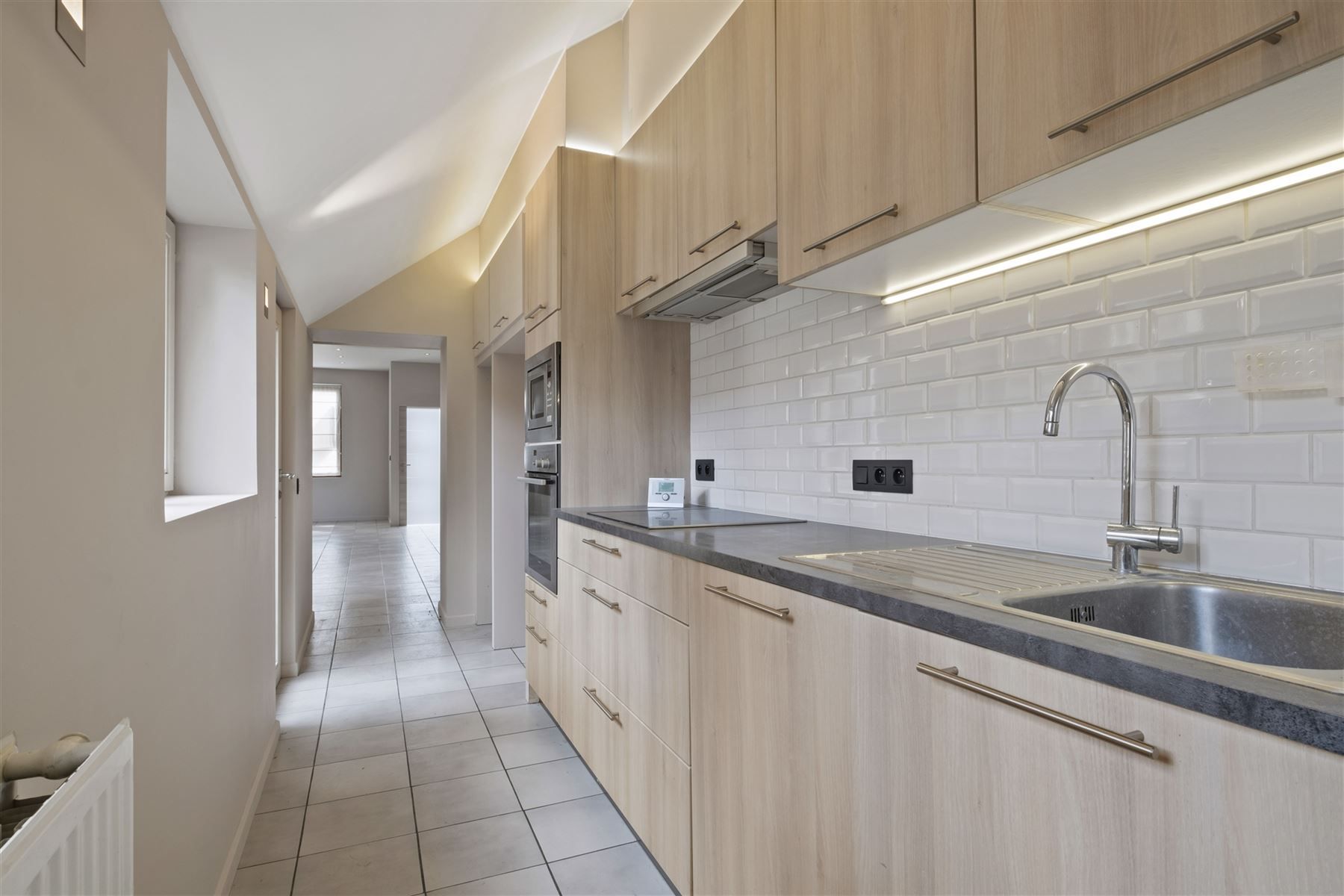 Mooie gerenoveerde woning met 3 slaapkamers en onderhoudsvriendelijke tuin foto 11
