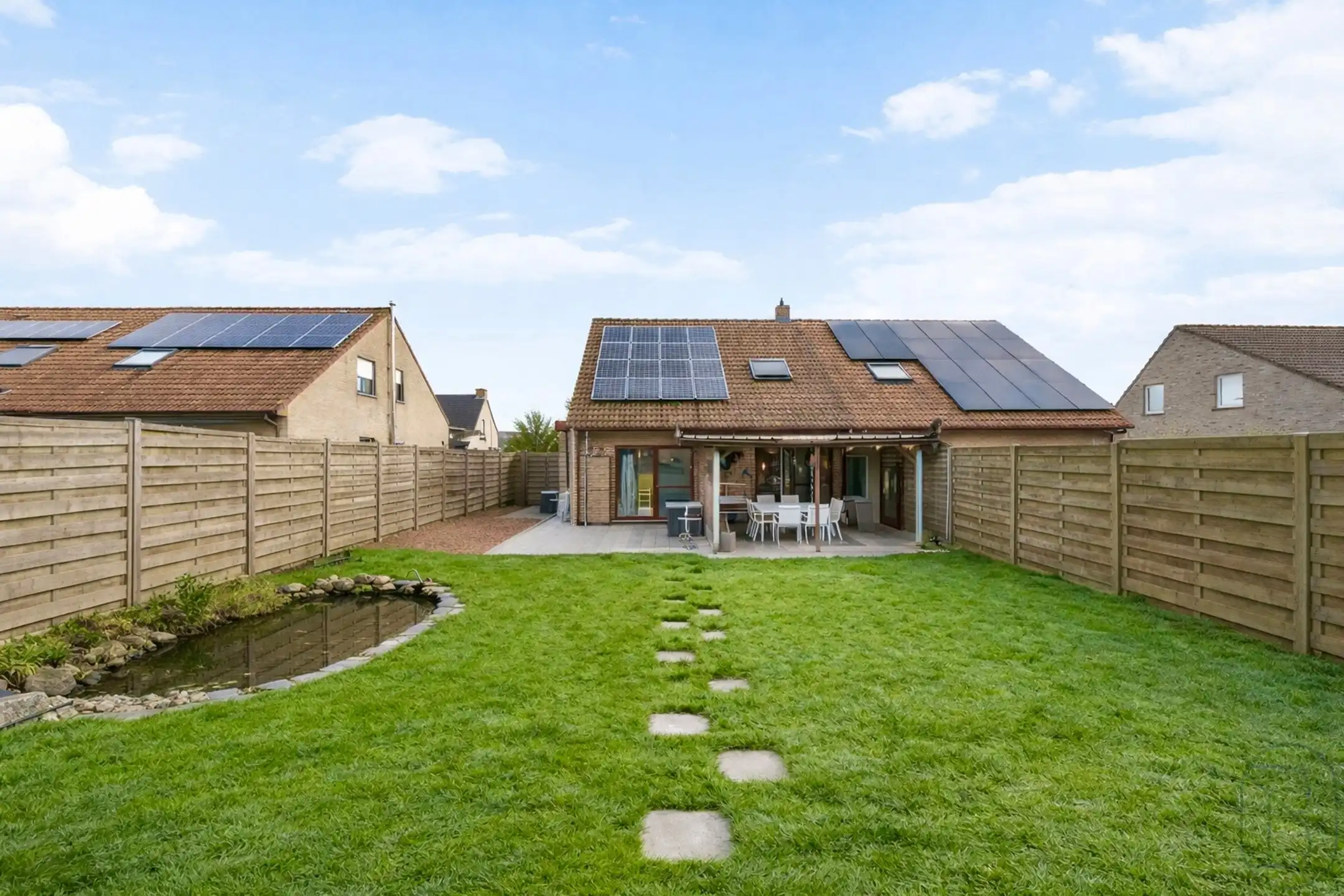 Instapklare HOB met 3 slk garage en tuin in Marke foto {{pictureIndex}}