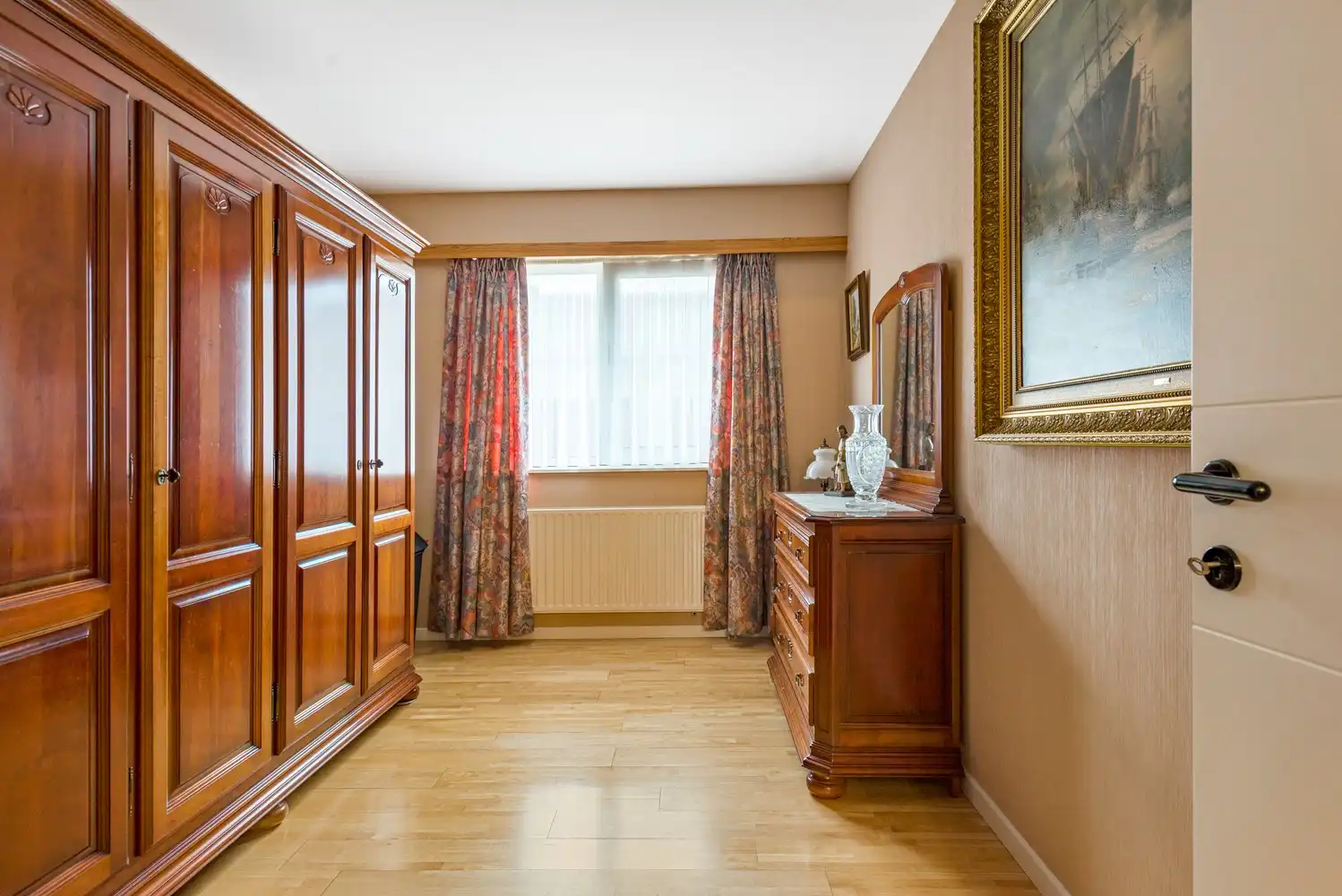 Ruim gelijkvloers appartement met 3 slaapkamers en 2 garageboxen in het centrum van Ranst! foto 11