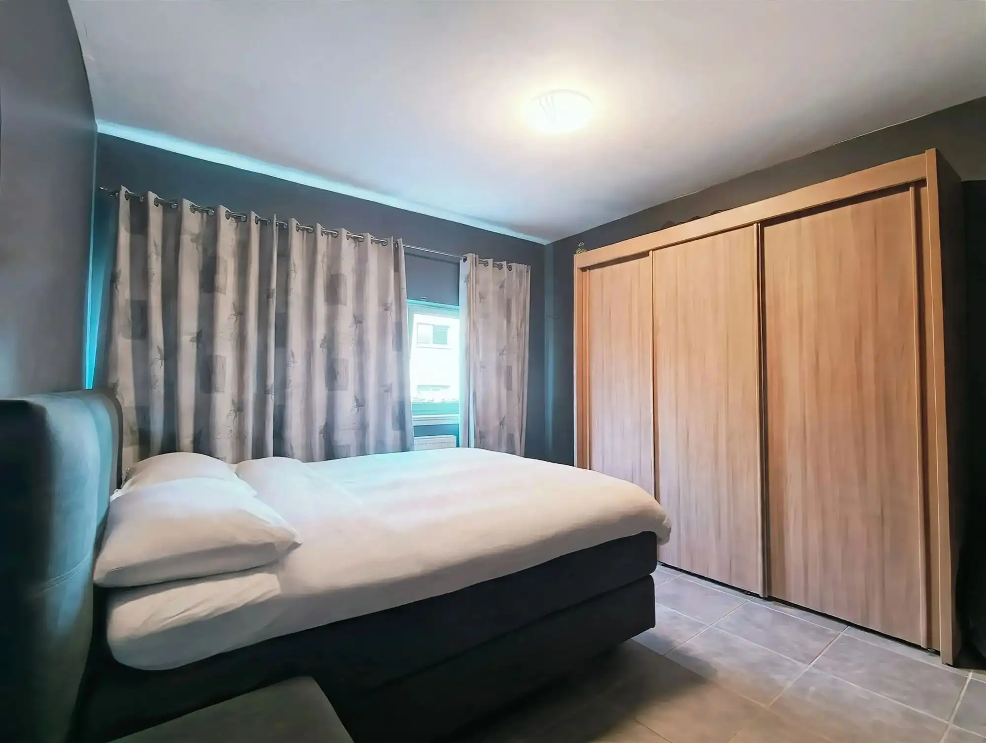 Wonen met klasse in dit appartement aan de waterkant. Met 2 slaapkamers, groot terras, autostaanplaats ondergronds. foto 8
