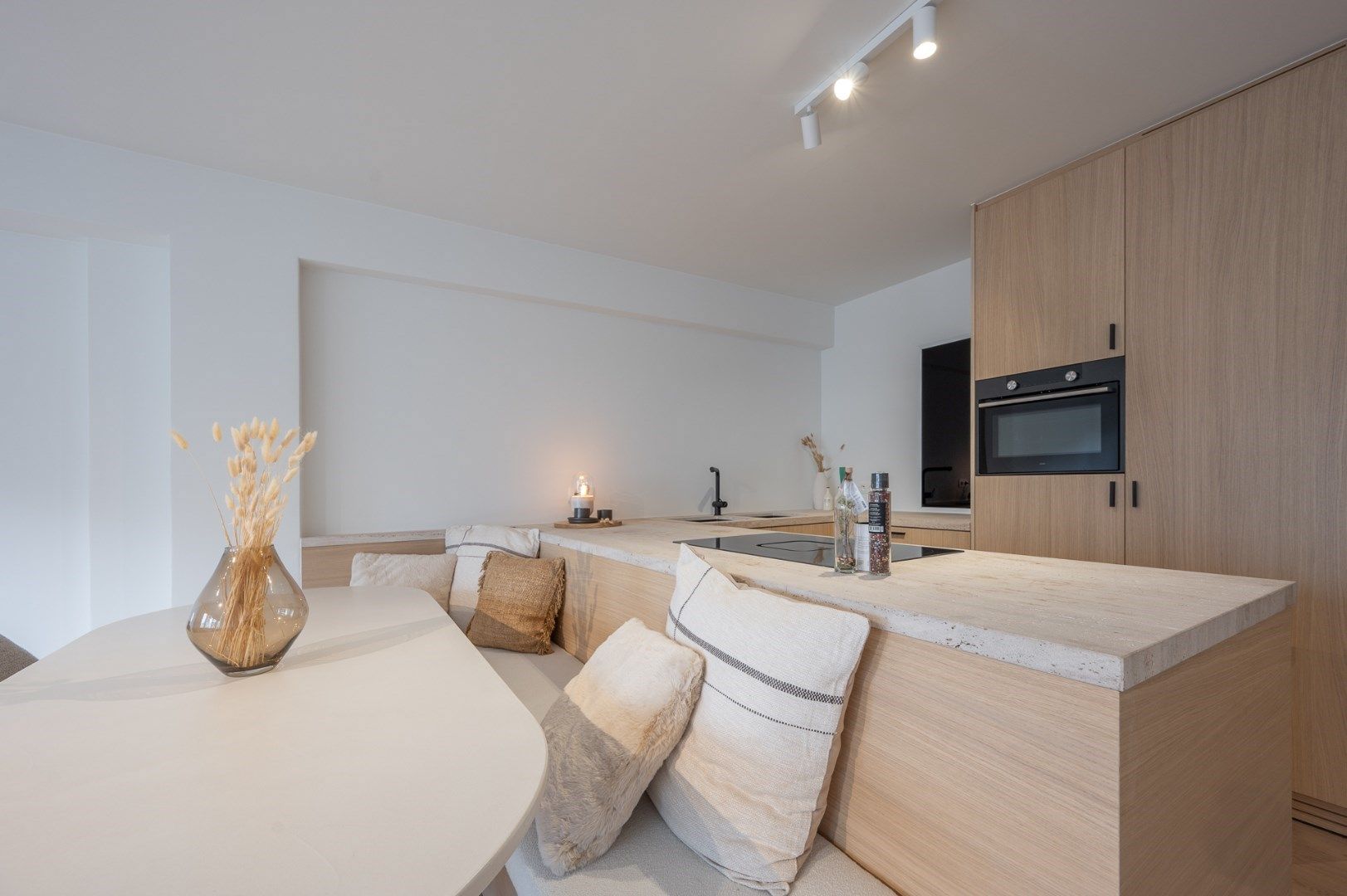 Luxueus gerenoveerd appartement met 3 slpks.  foto 7