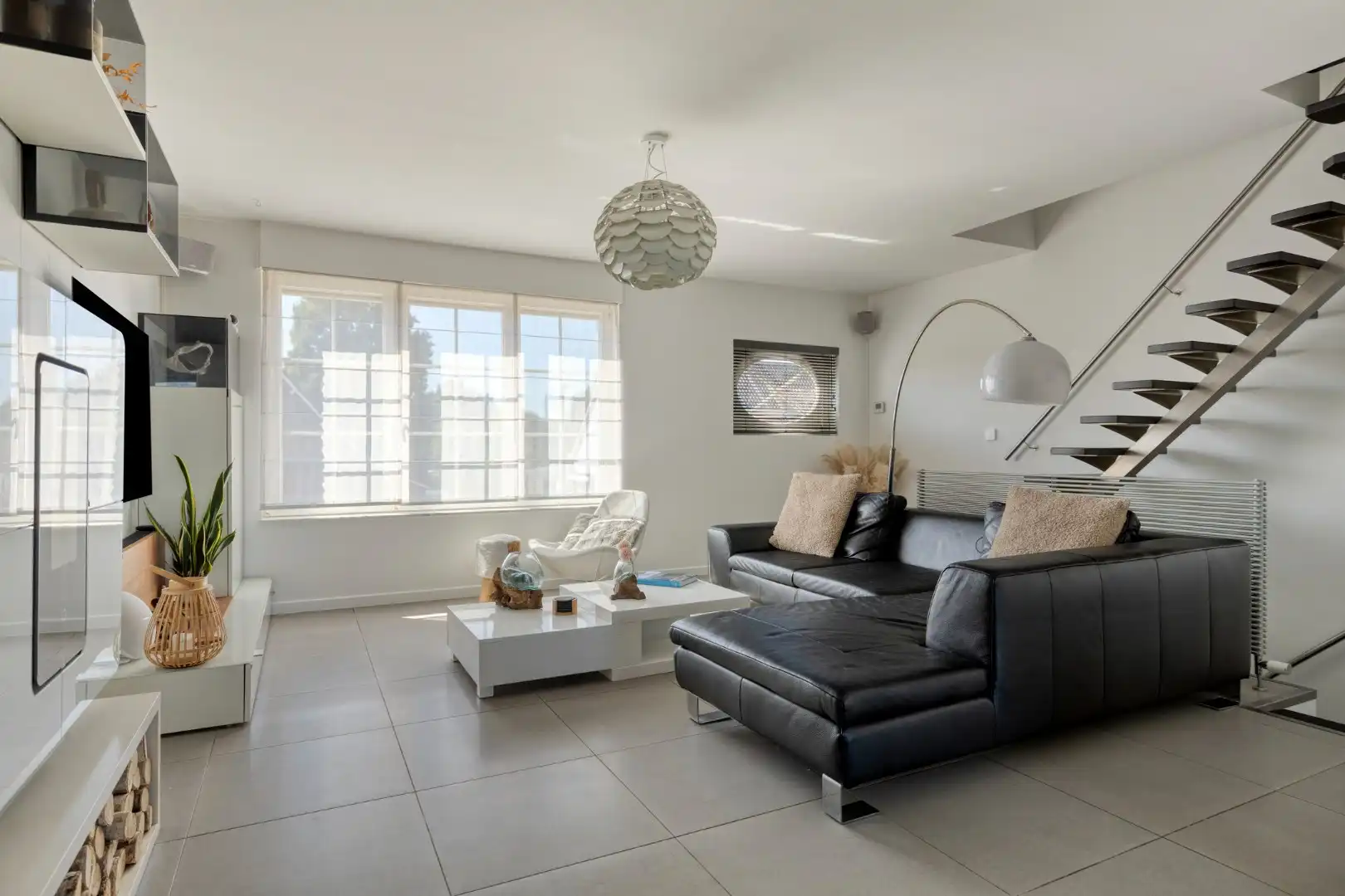 Mooie bel-etage woning van 234 m² bew.opp. op 344 m² grond. foto 6