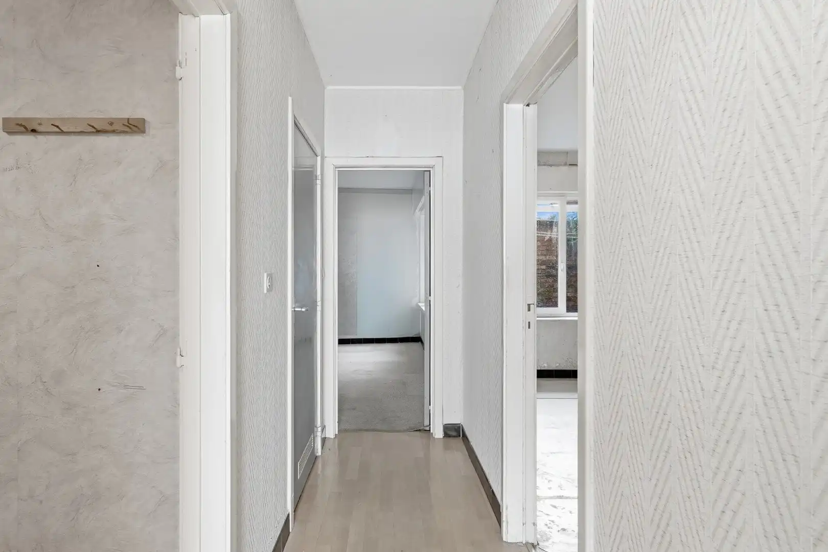 Te renoveren gelijkvloers appartement met 2 slaapkamers in Oostende foto 7