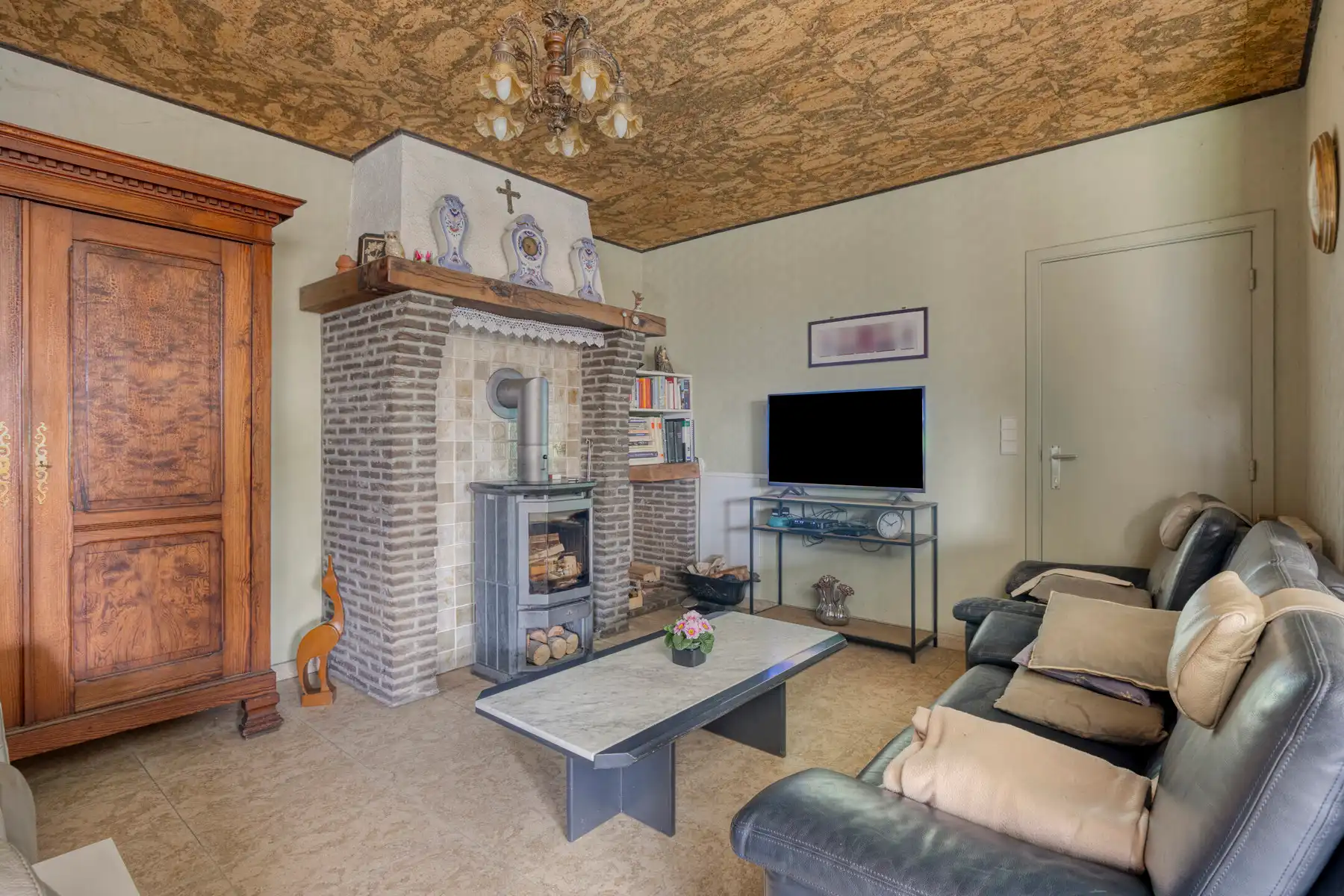 Kloeke woning met tuin en garage! foto 4