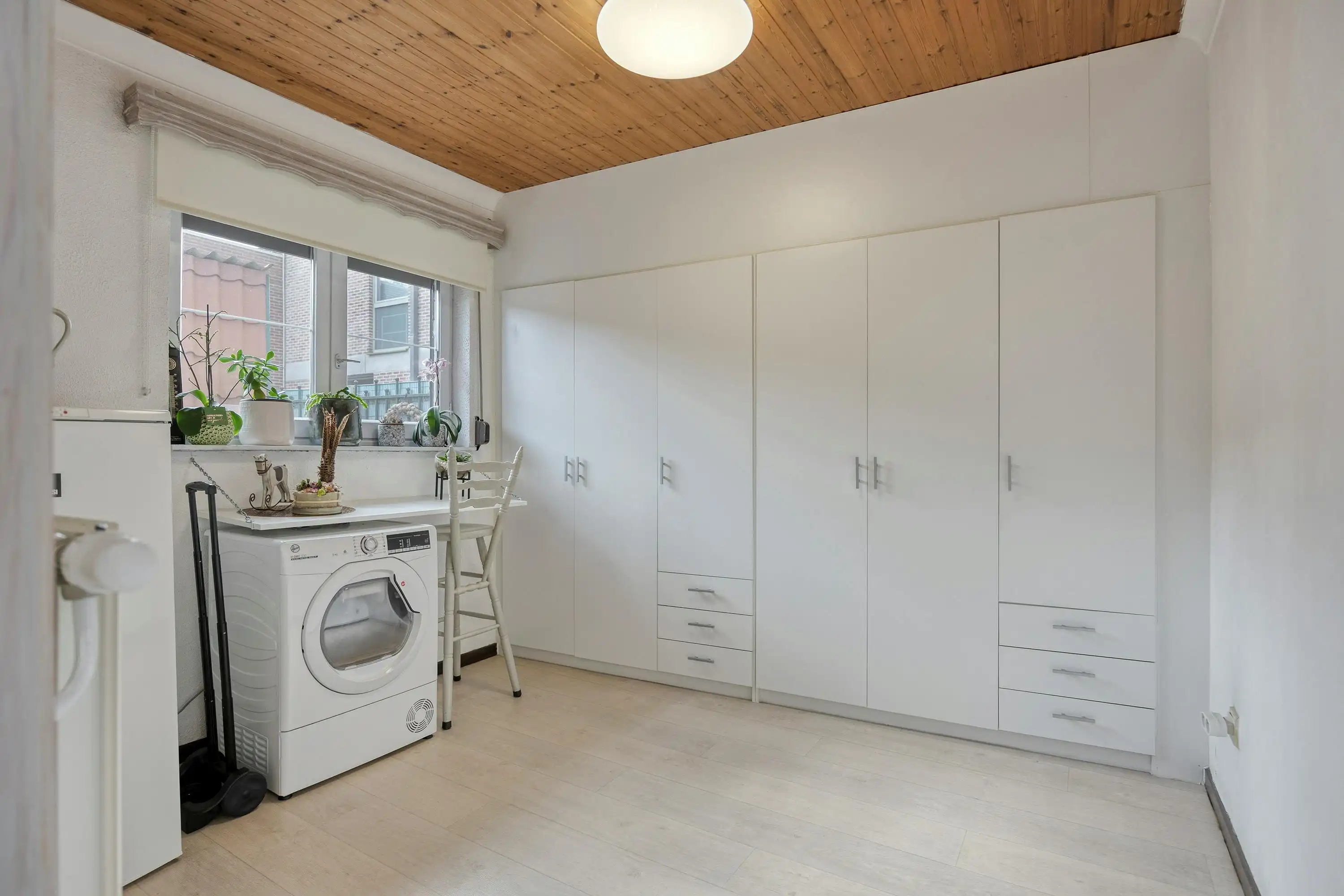 Goed onderhouden huis met riante garage in centrum Maaseik te koop foto 10
