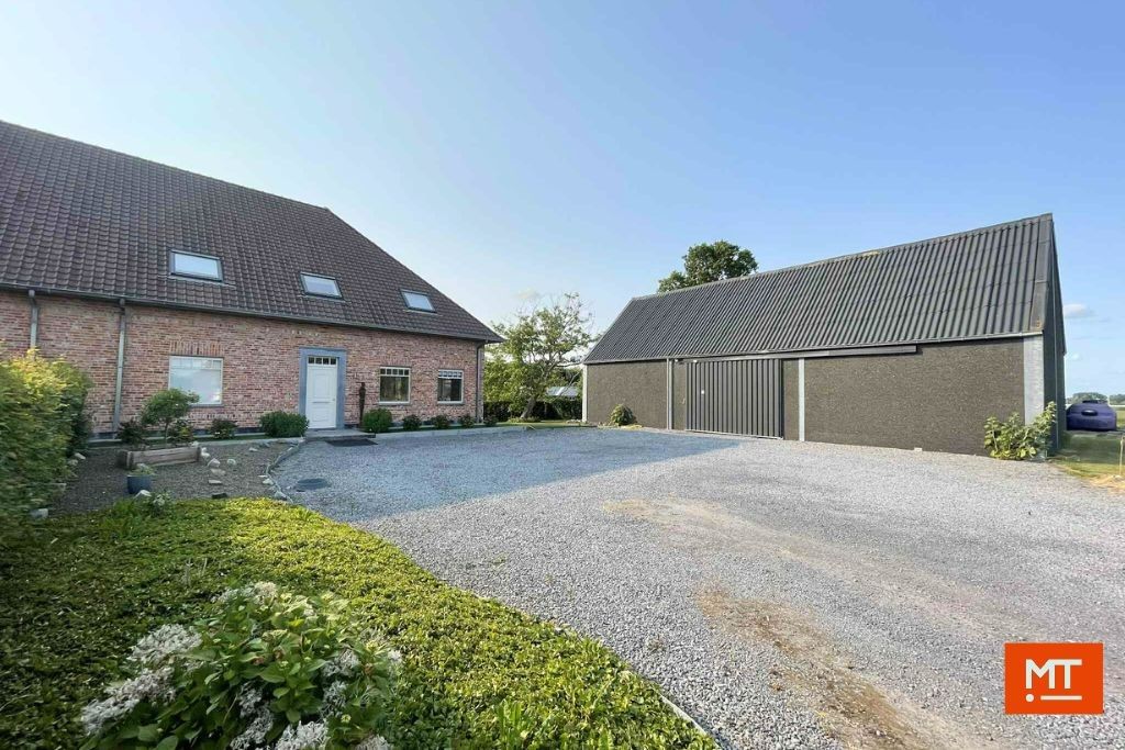 Te huur: Energiezuinige halfopen woning met 4 slaapkamers, tuin en loods (150 m²) foto {{pictureIndex}}