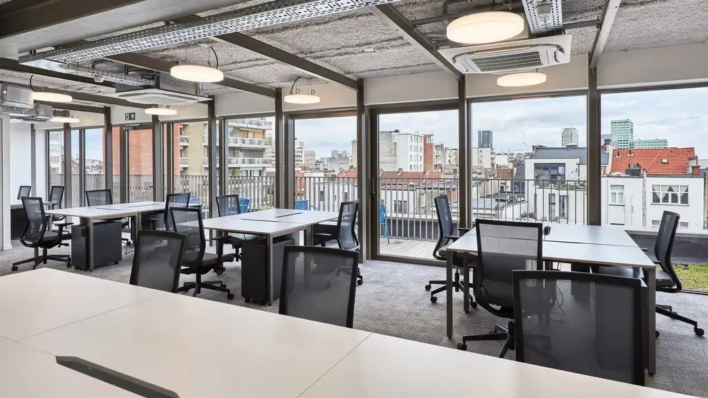 Volledig ingericht kantoorverdiep te huur in Clockwise Antwerpen foto 2