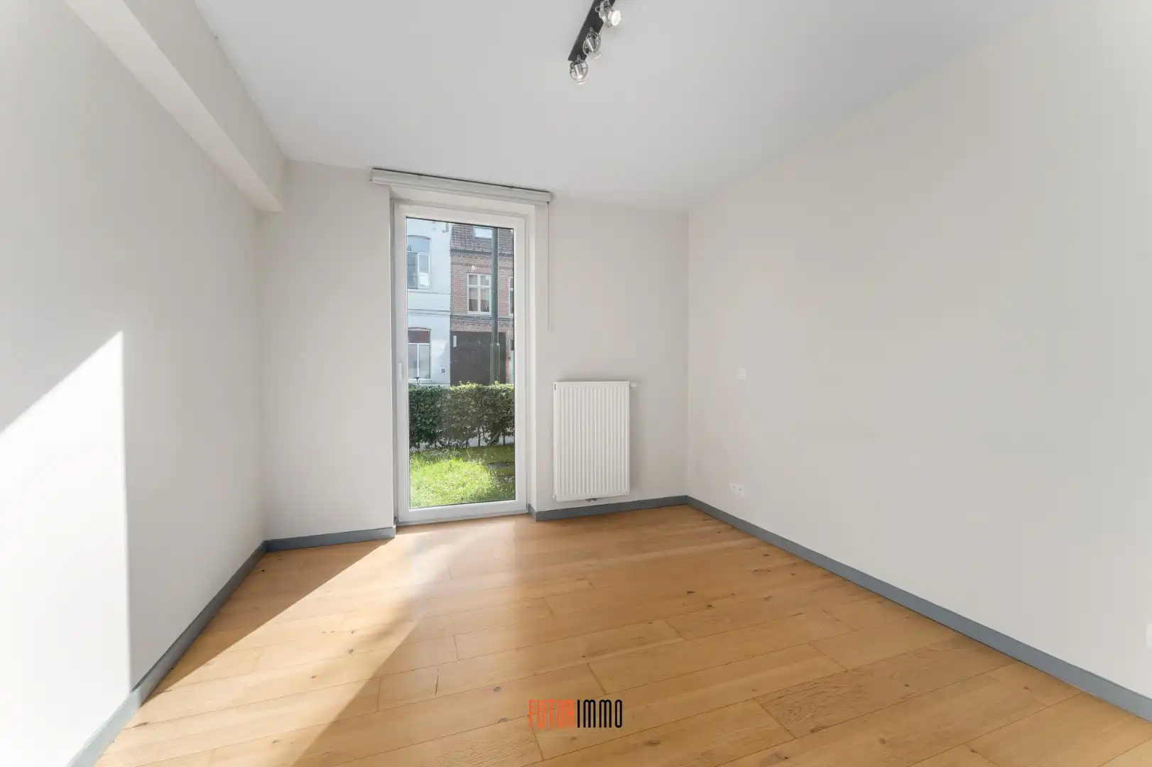 Lichtrijk gelijkvloersappartement met tuintje te Brugge foto 10