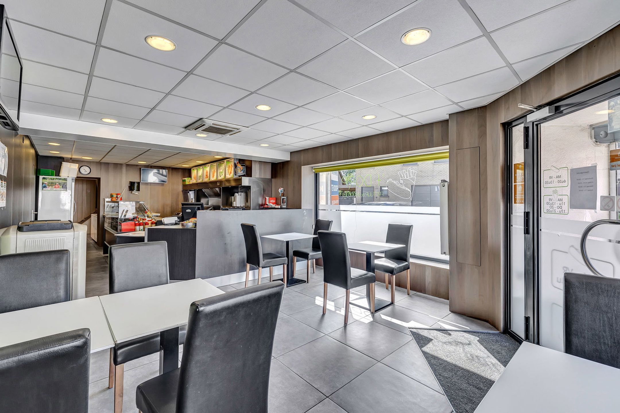 Bekende frituur + woonst met 3 slaapkamers in Baardegem foto 2