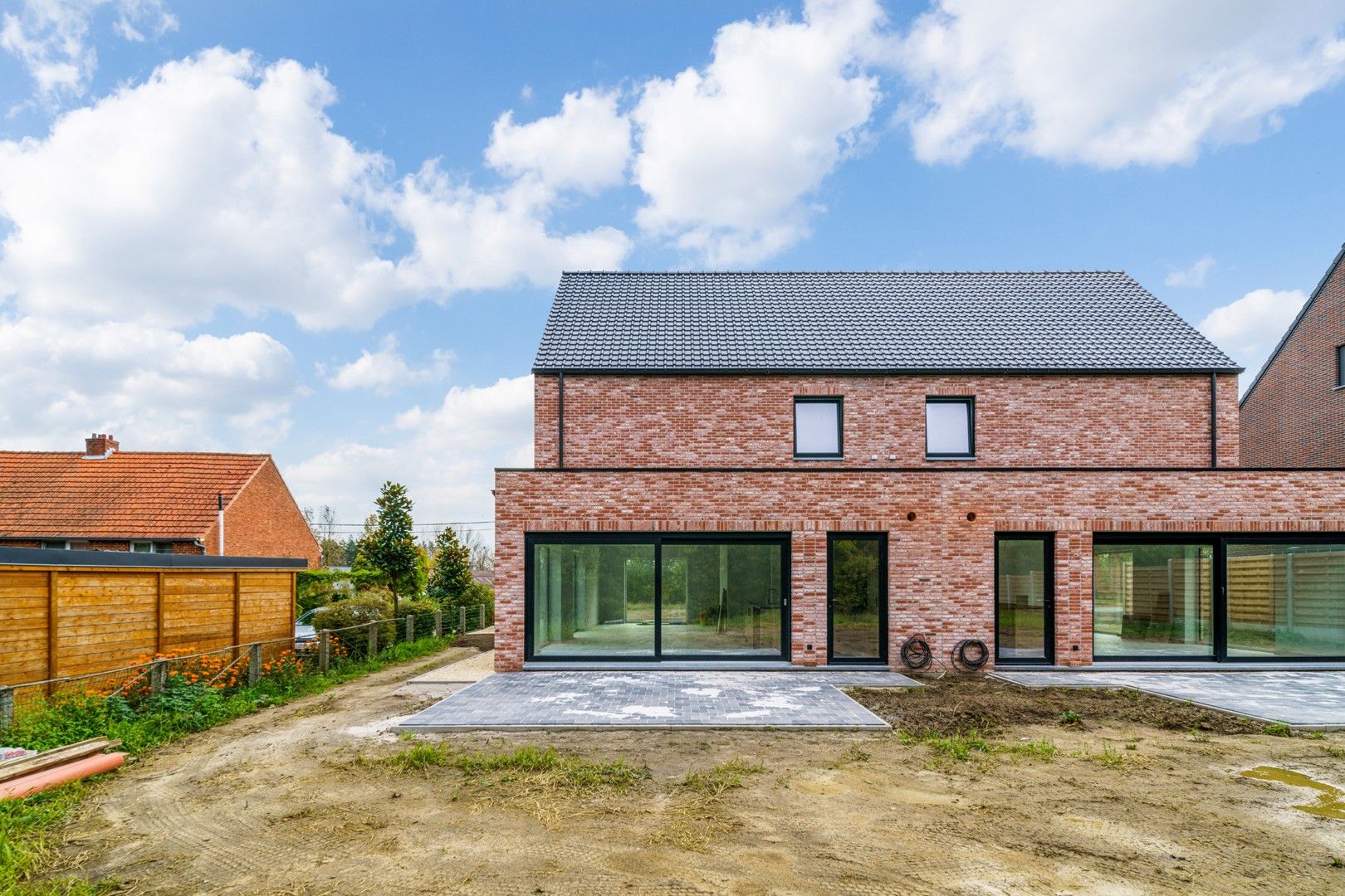 Nieuwbouw lage energie-woning vlak bij een bos in zeer rustige straat foto 6