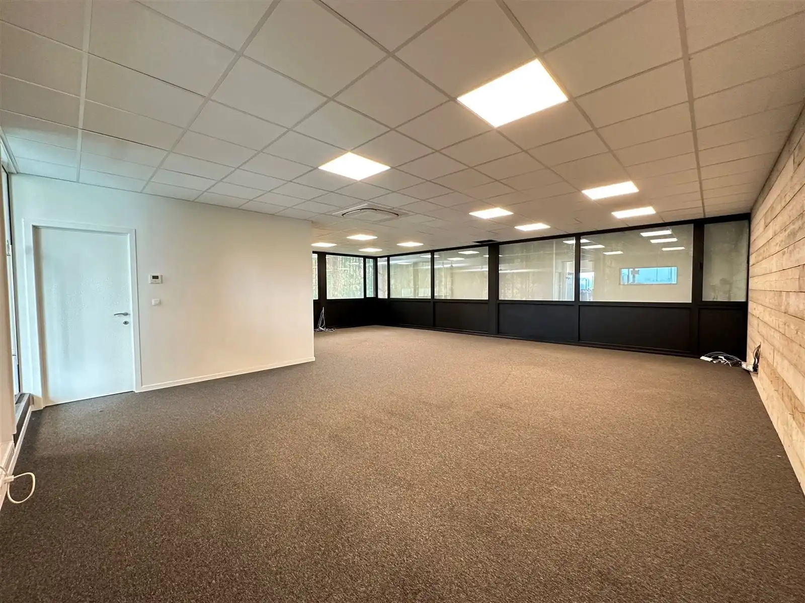 Kantoor/handelspand op toplocatie te Ninove! foto 5