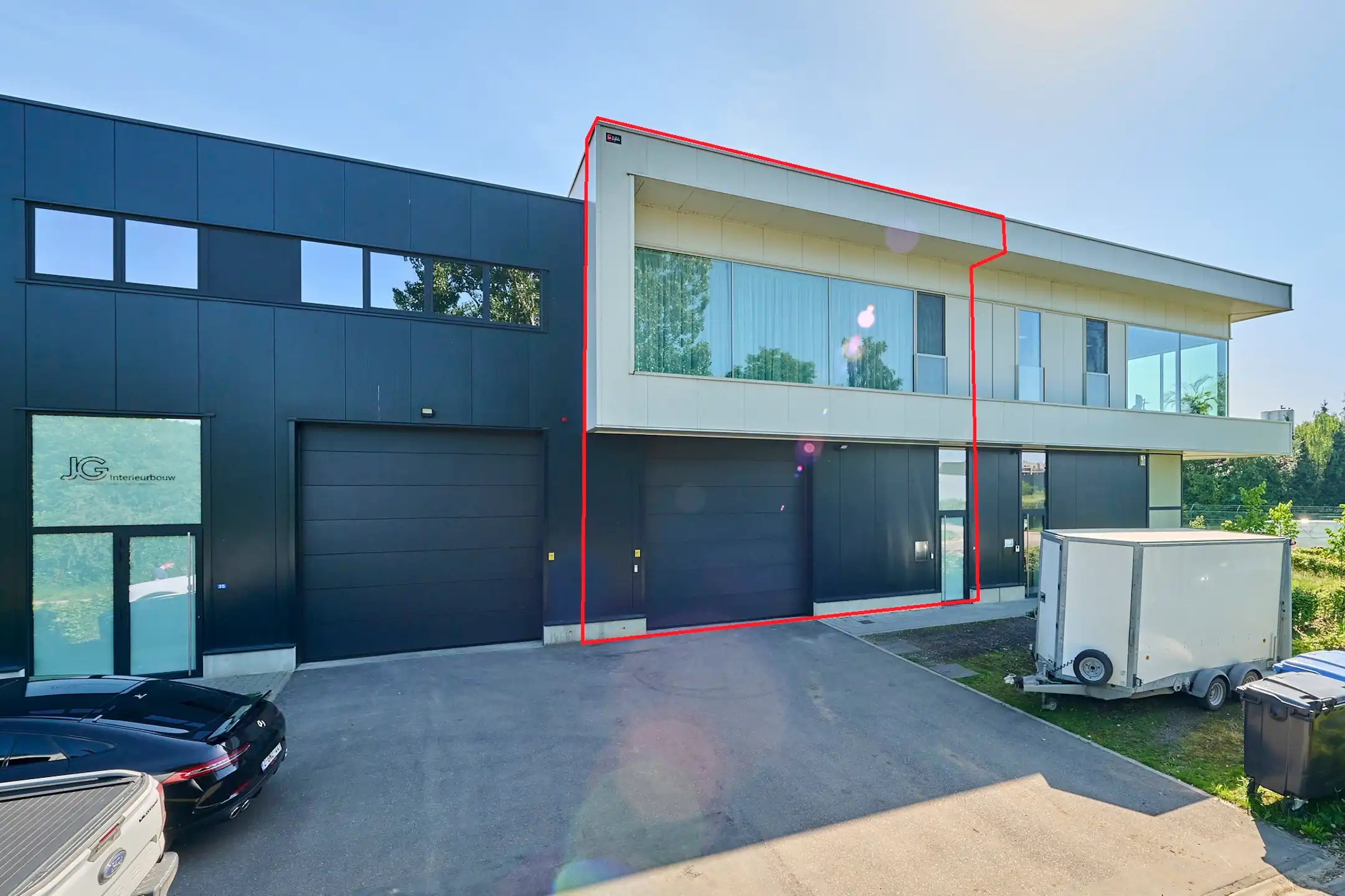 TE KOOP: KMO-UNIT MET KANTOOR/SHOWROOM TE BILZEN foto {{pictureIndex}}