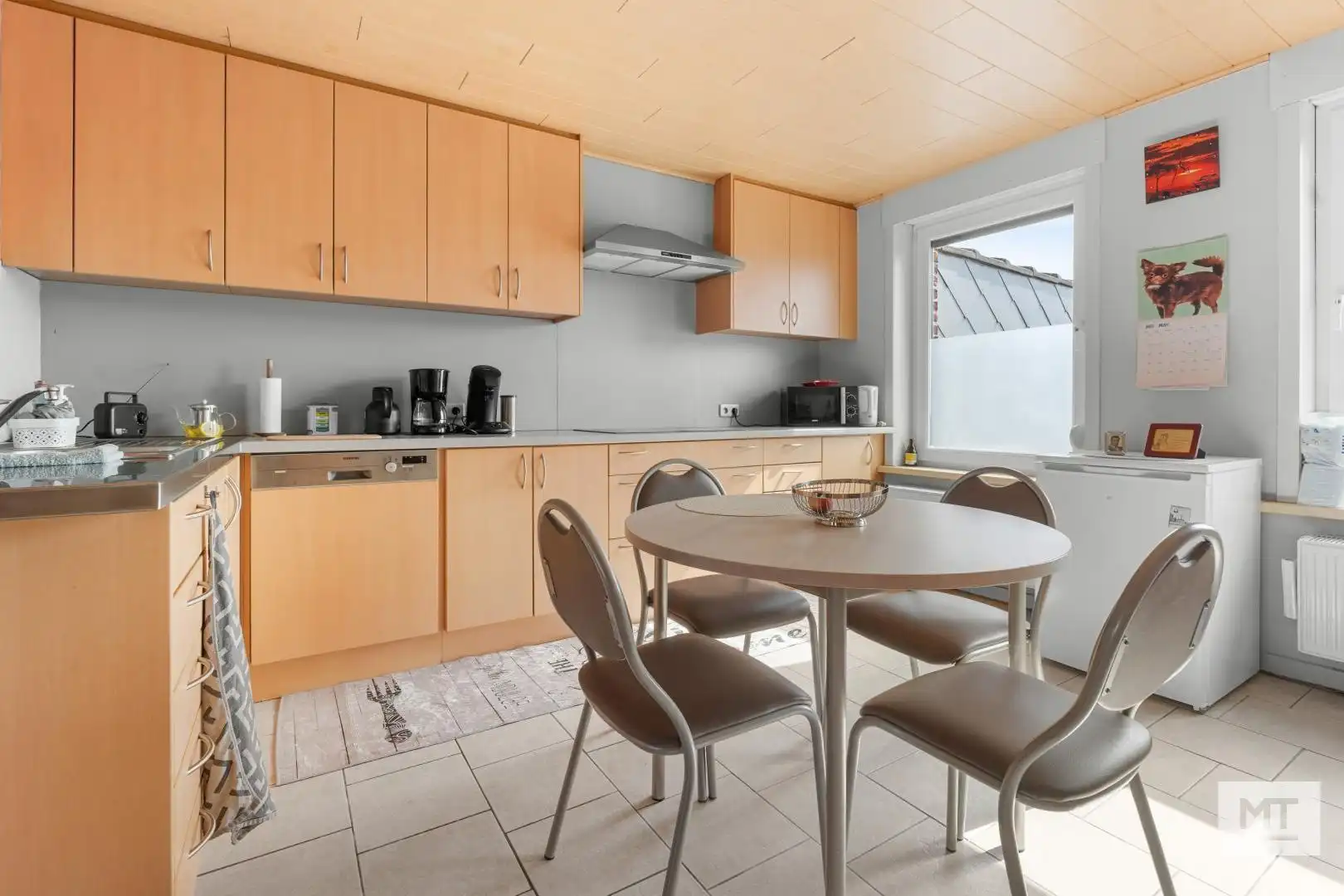 Opbrengsteigendom bestaande uit handelsruimte en 2 appartementen in centrum Beselare foto 4