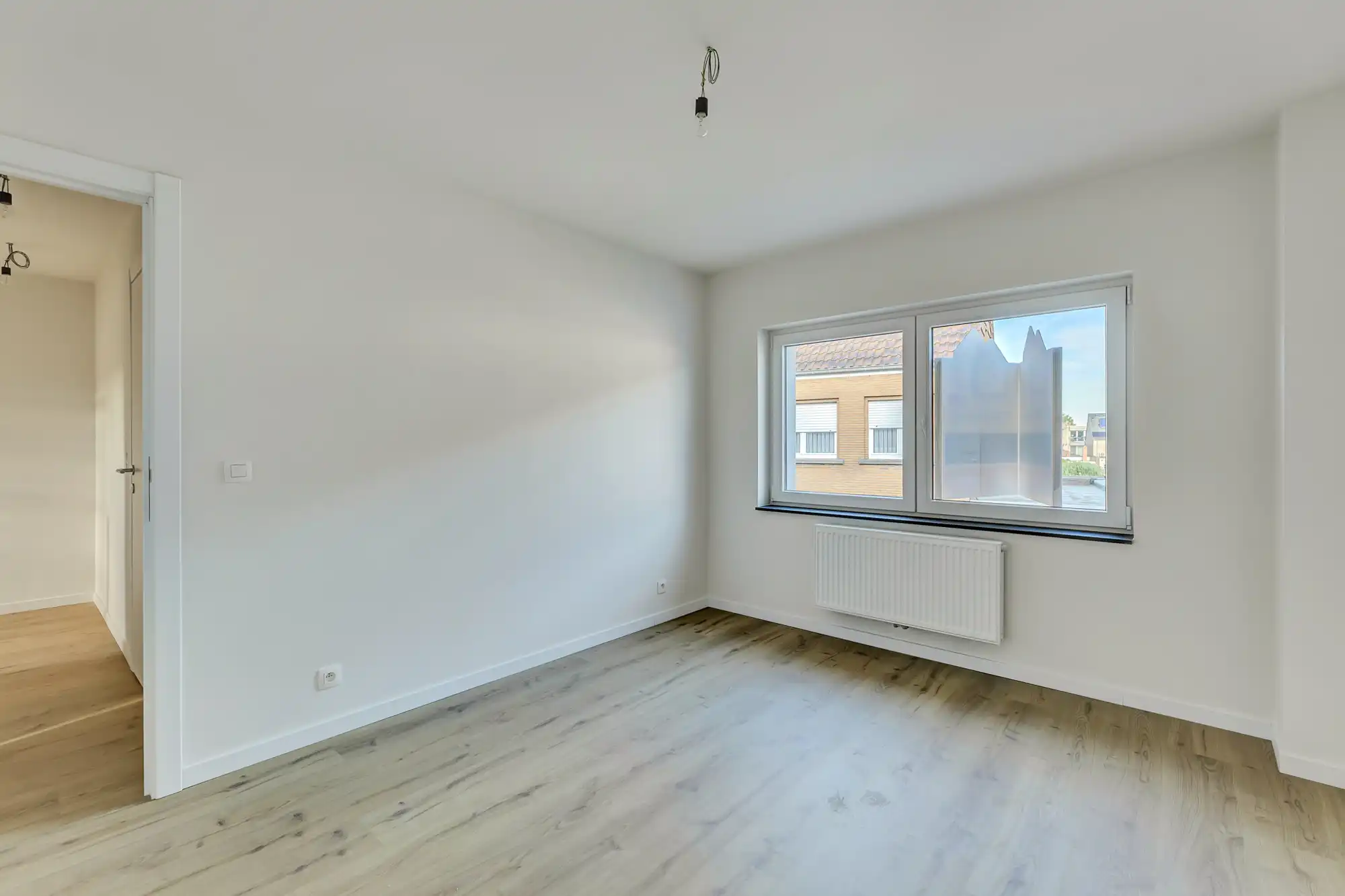 Volledig gerenoveerde woning met 4 slpks en tuin foto 13
