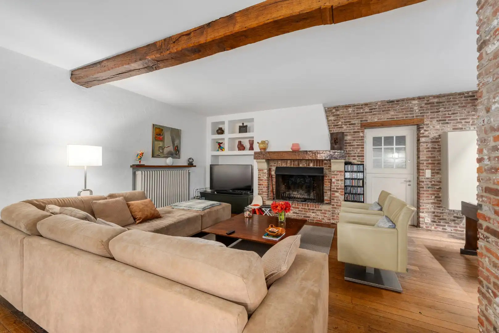 Hoofdfoto van de publicatie: Unieke woning met handelsruimte, kantoor, 7 slpks & 200 m² atelier/magazijn – ideaal voor vrije beroepers