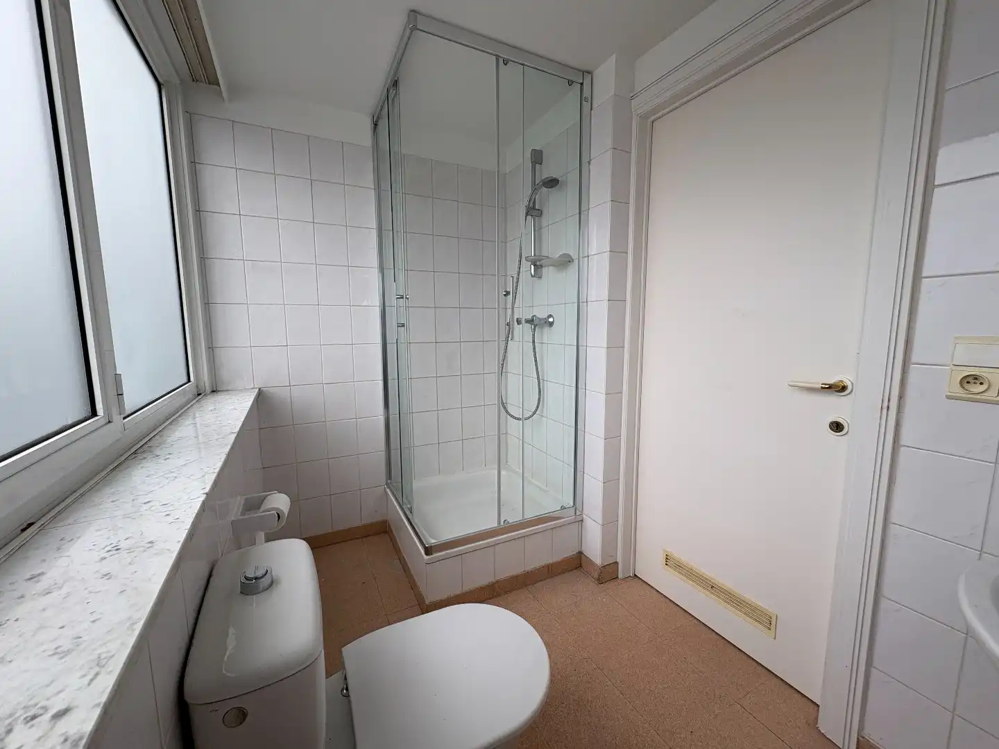 Ruime studio met groot terras en garagebox!  foto 6