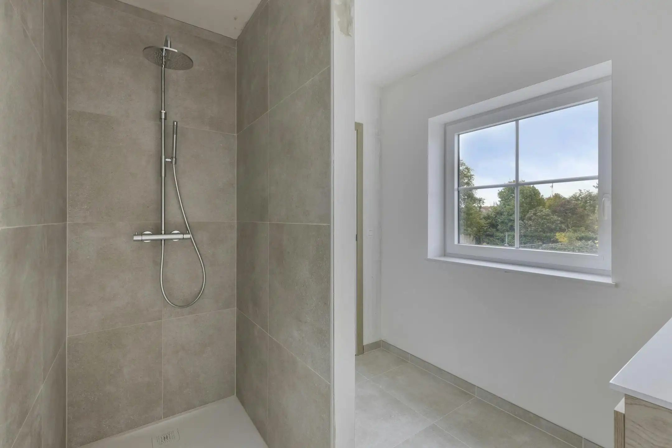 Instapklaar huis met 3 slaapkamers en carport in Izegem! foto 7