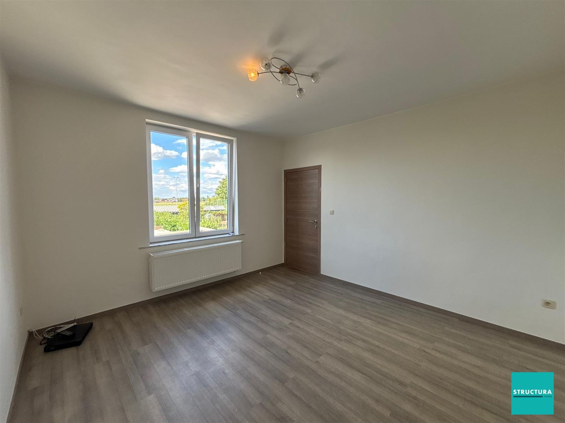 Volledig gerenoveerde, ruime woning met vlotte bereikbaarheid! foto 23