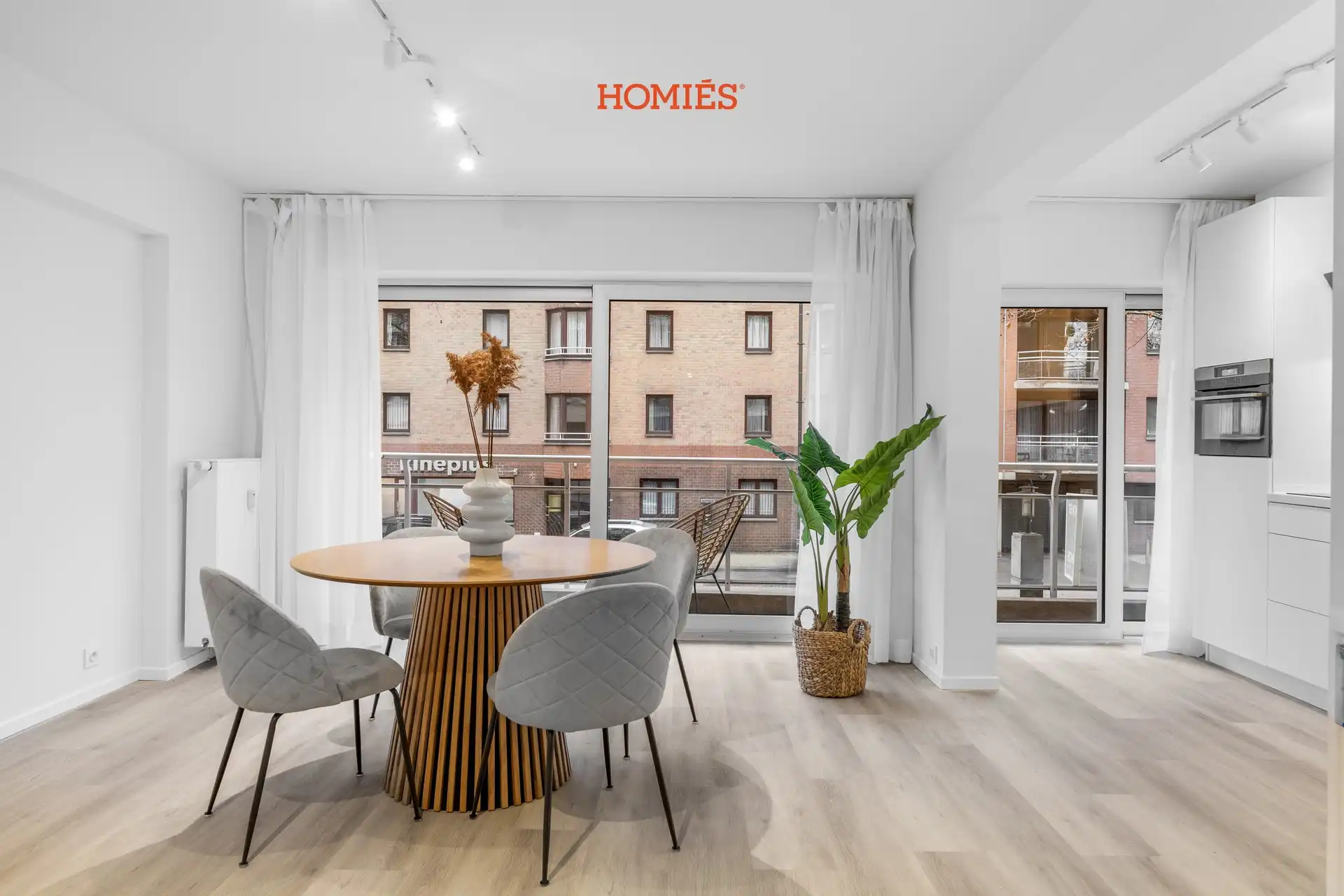 Volledig gerenoveerd 1-slpk app met twee terassen foto 2