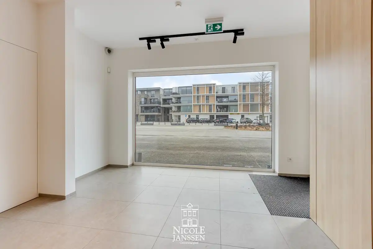 Gelijkvloers instapklaar handelspand foto 5
