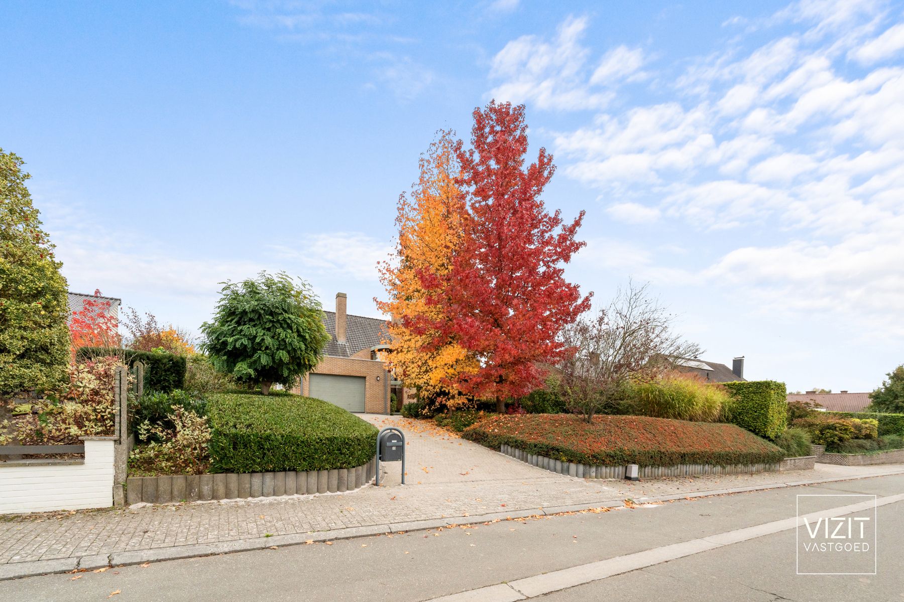 Ruime villa met mooie aangelegde tuin op toplocatie foto 4