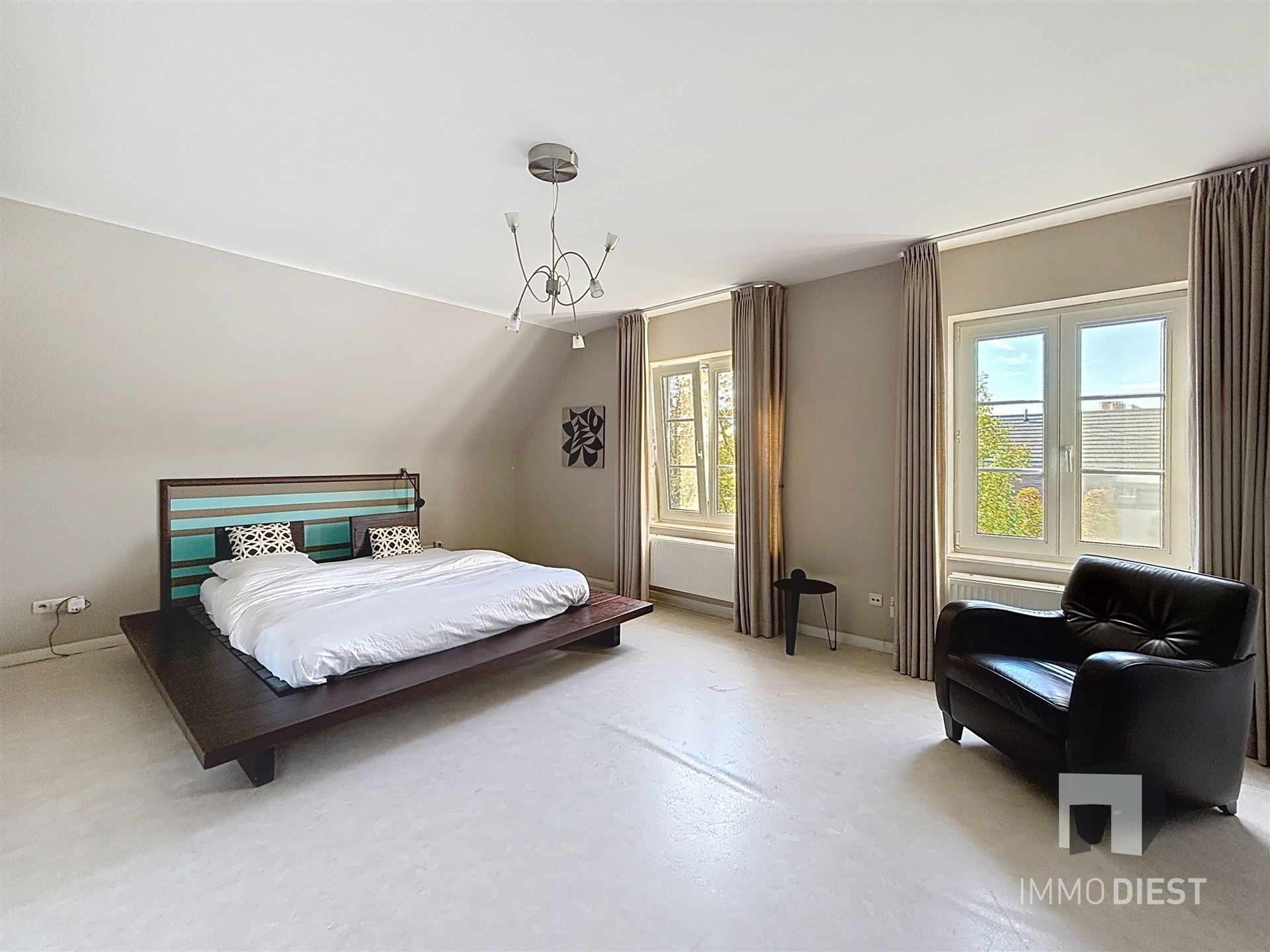 Villa met 5 slpk op 74,11are en zuidgerichte tuin foto 38