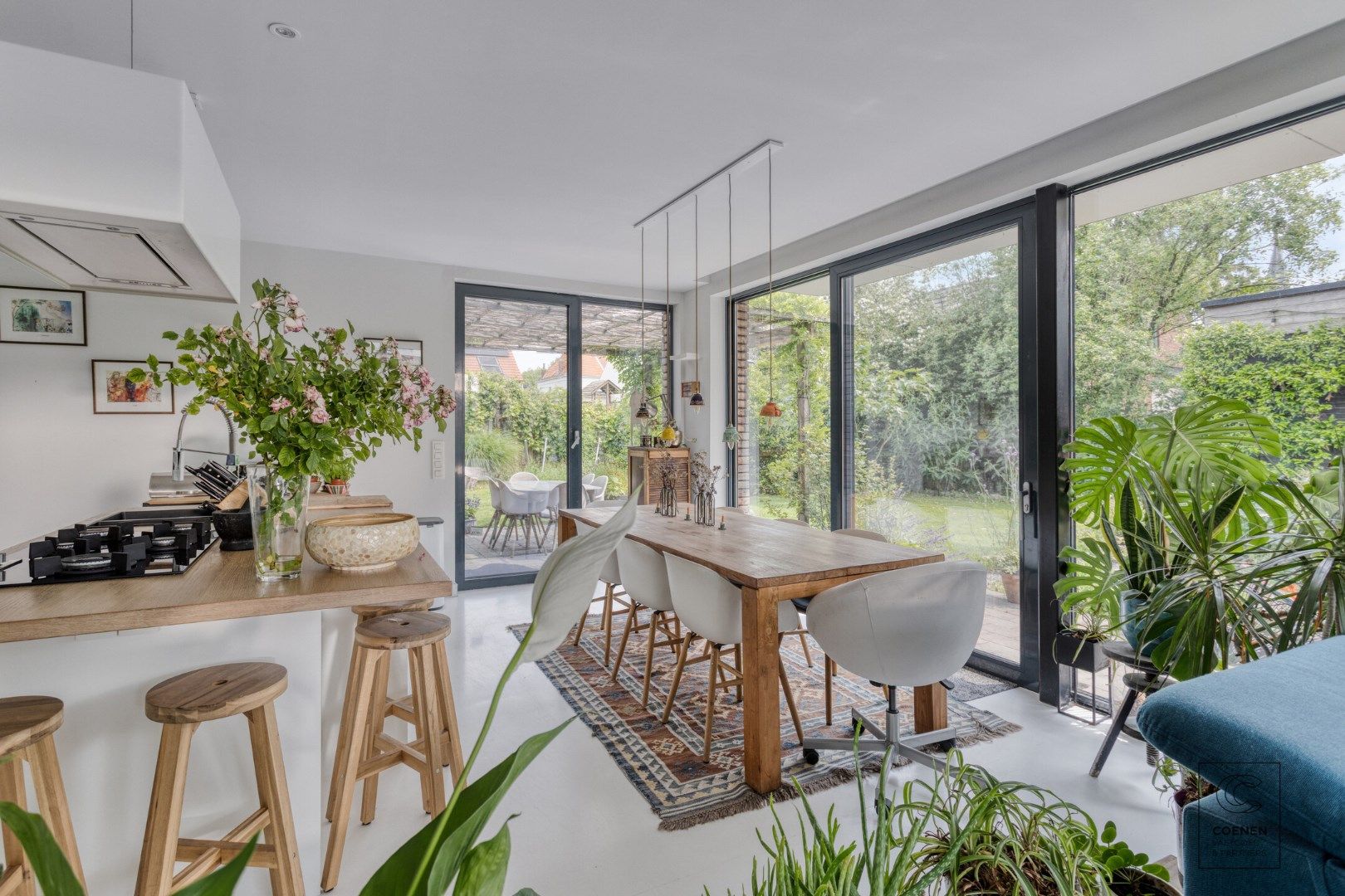 Prachtig, instapklare laagbouwwoning met 4 slaapkamer op een perceel van 995 m²! foto 5