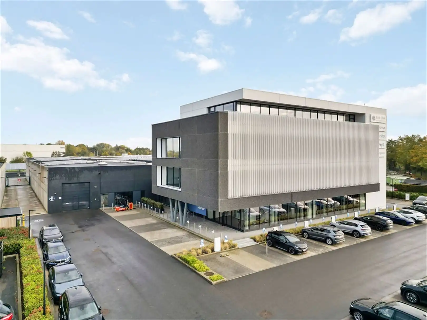 Magazijn met kantoren zichtlocatie E17 foto 3