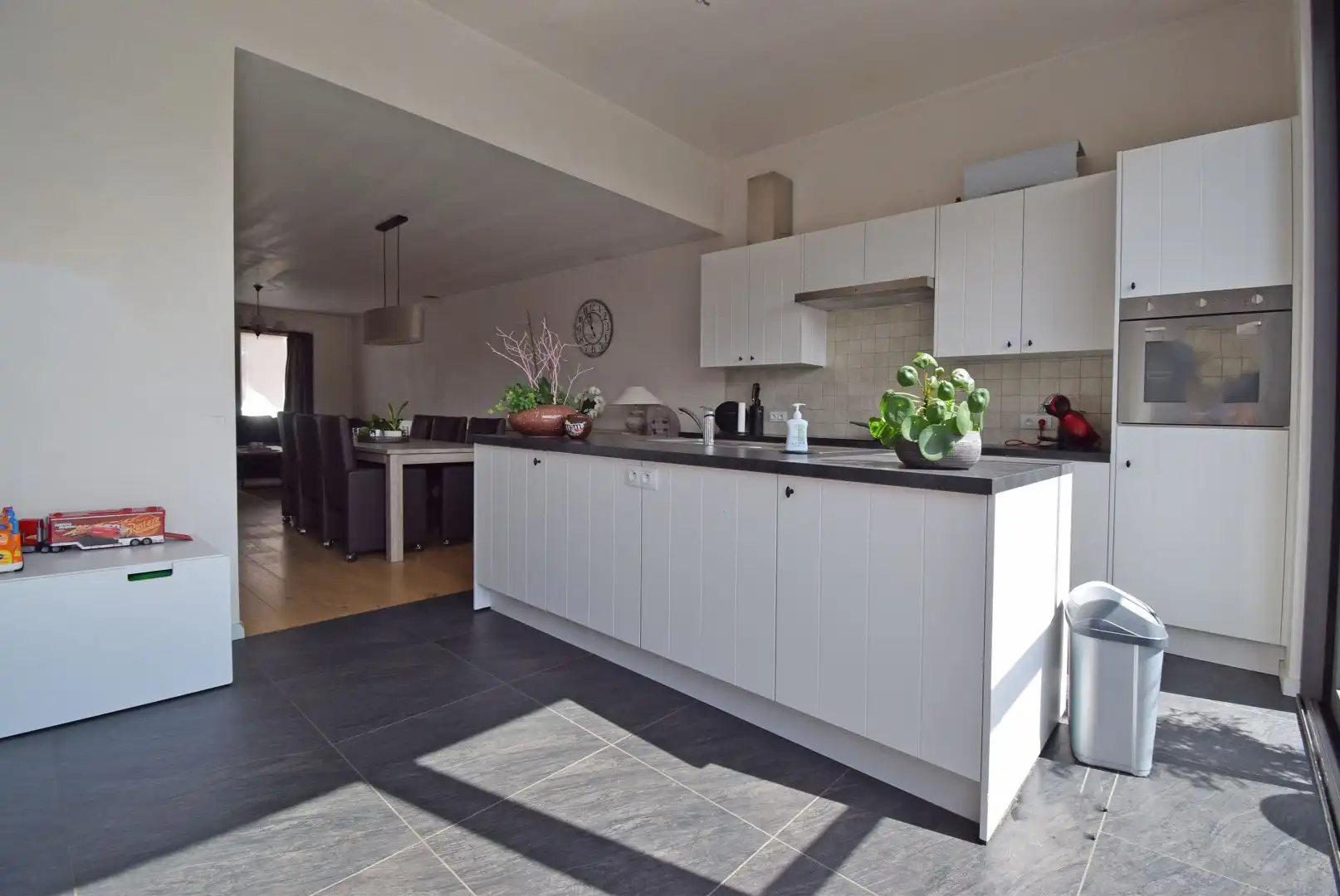 RECENTE RIJWONING MET GARAGE VOORZIEN VAN  ALLE COMFORT foto 2