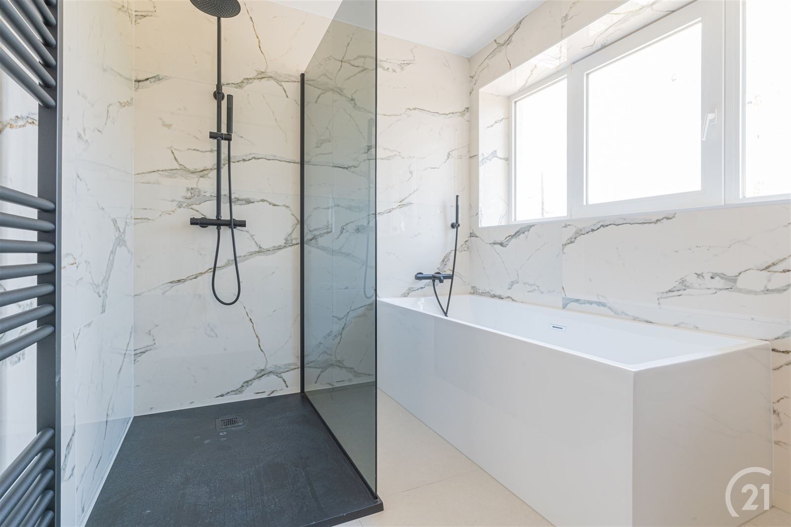 Magnifiek gerenoveerde woning met bijgebouw en parkeergelegenheid foto 18