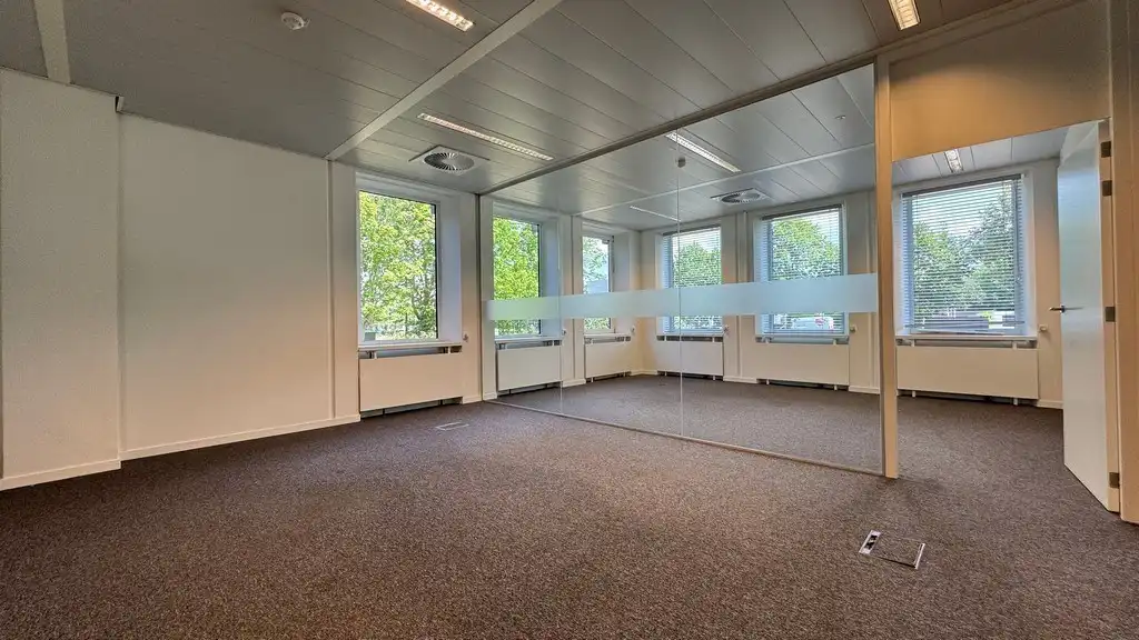 Instapklare kantoren te huur vlakbij E19 in Kontich foto 5