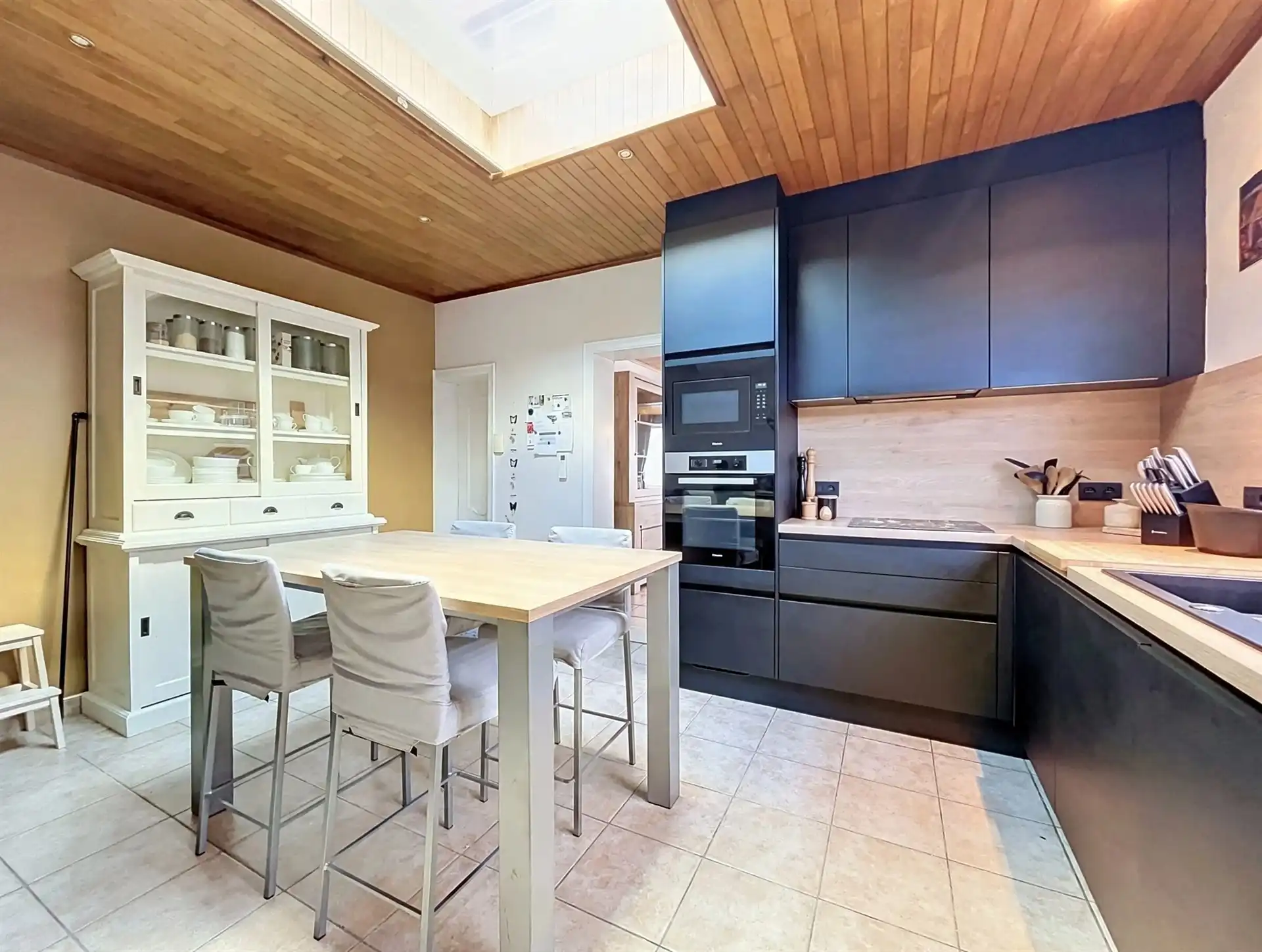 Instapklare gezinswoning met 3 slaapkamers en garage! foto 3