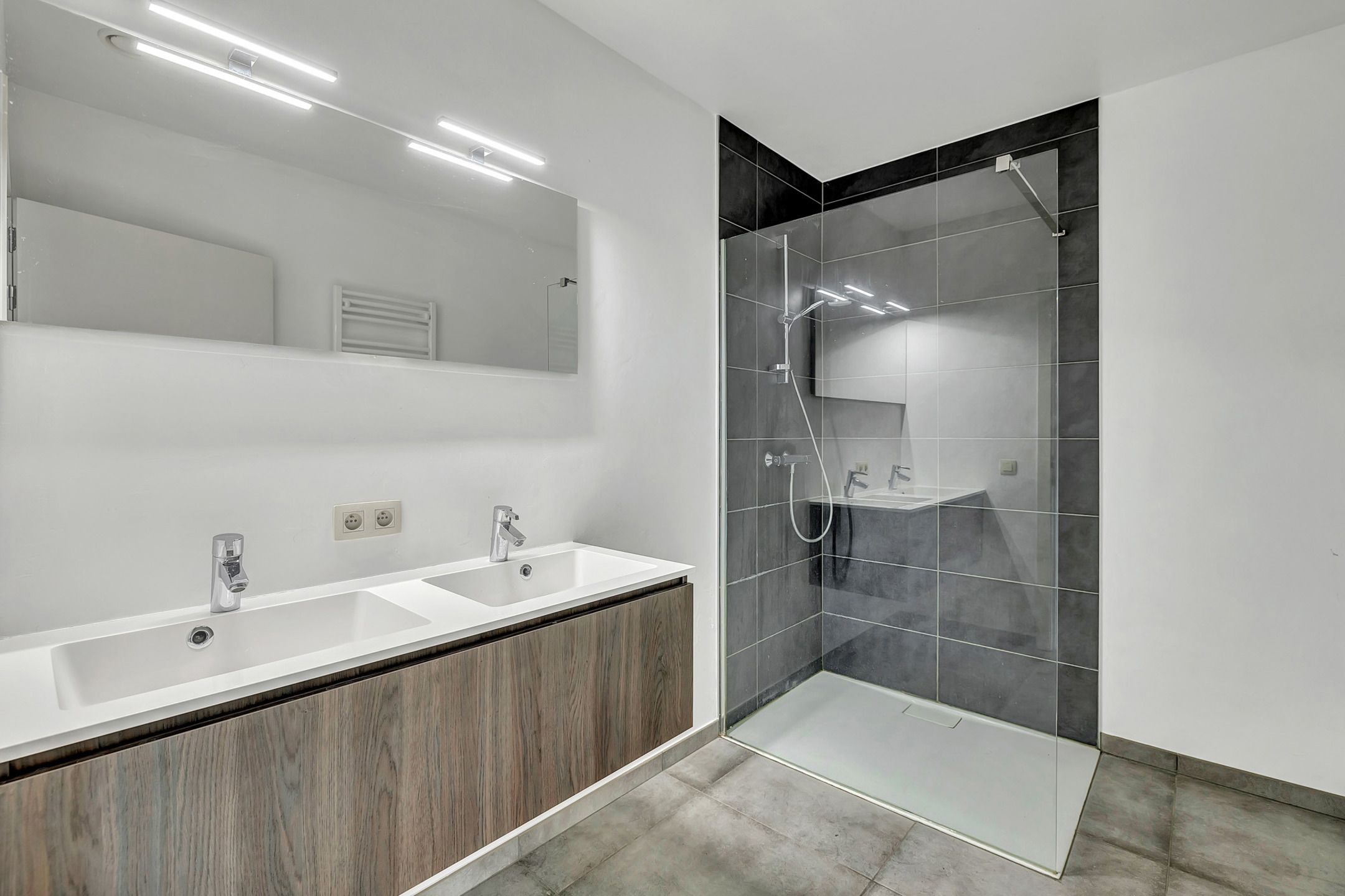 Instapklaar appartement centrum Deinze – ideaal als eigen stek of investering! foto 7