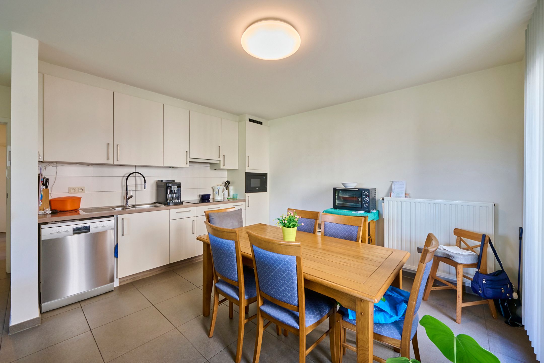 Instapklaar, gelijkvloers appartement met 2 slaapkamers, ruim terras en parking foto 5