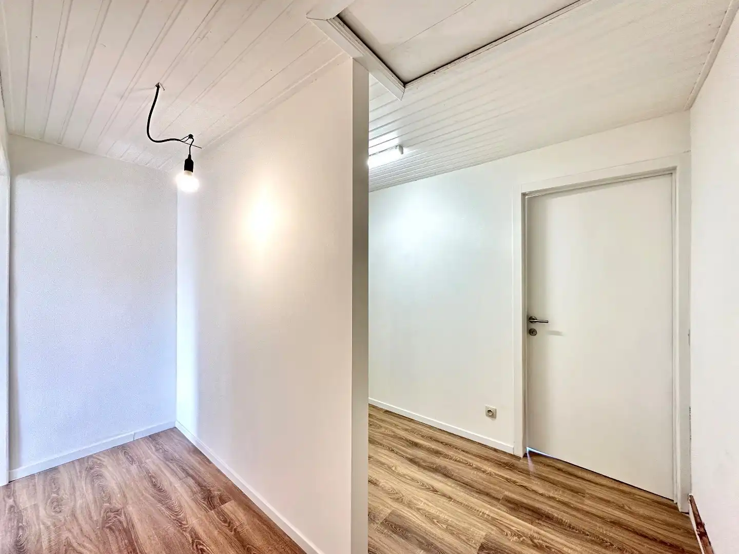 Volledig gerenoveerde woning met 2 slaapkamers en zonnige koer op gunstige ligging in Tongeren foto 10