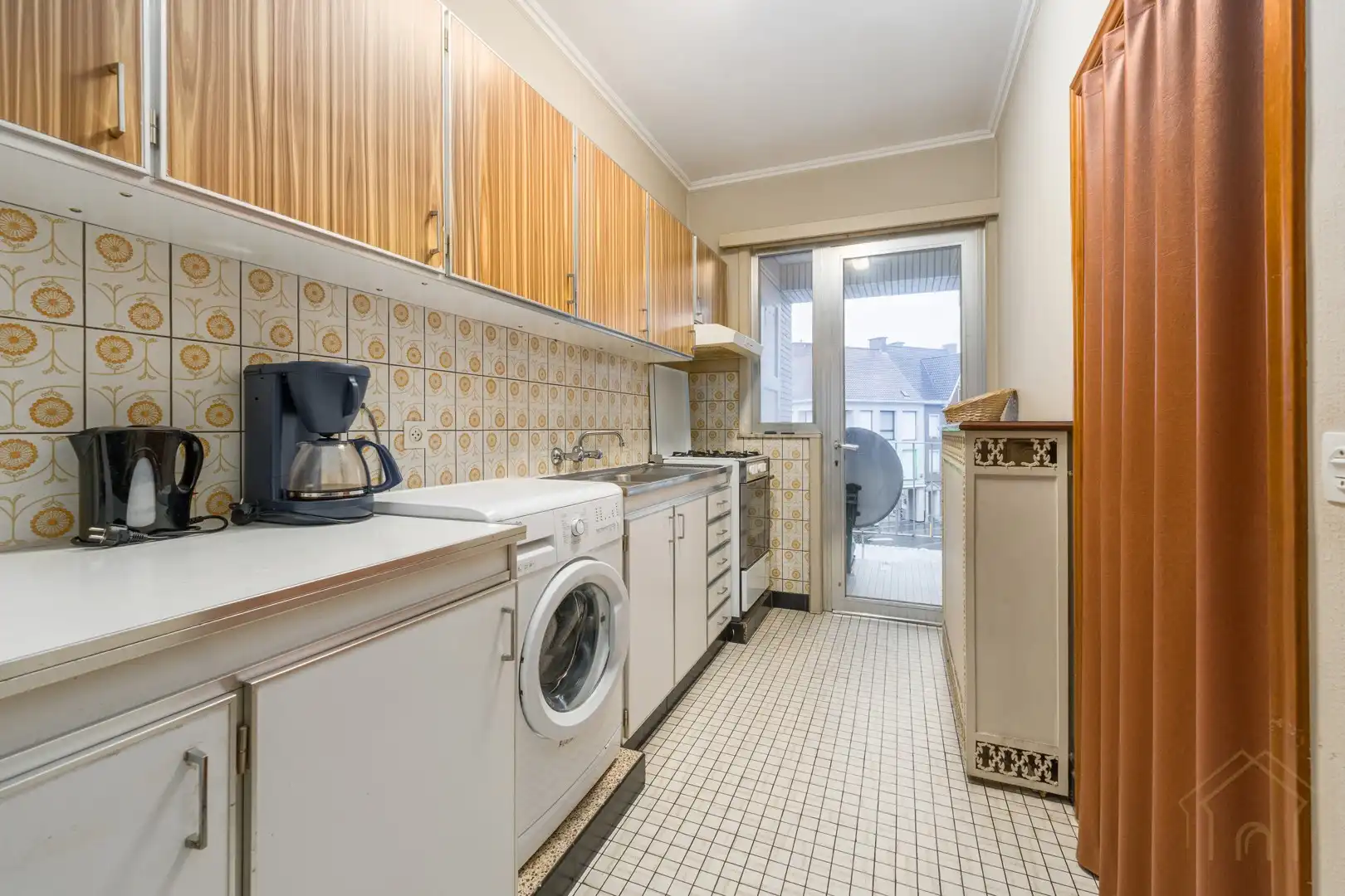 Verhuurd appartement met garage centrum Roeselare - perfect voor investeerders of starters foto 3