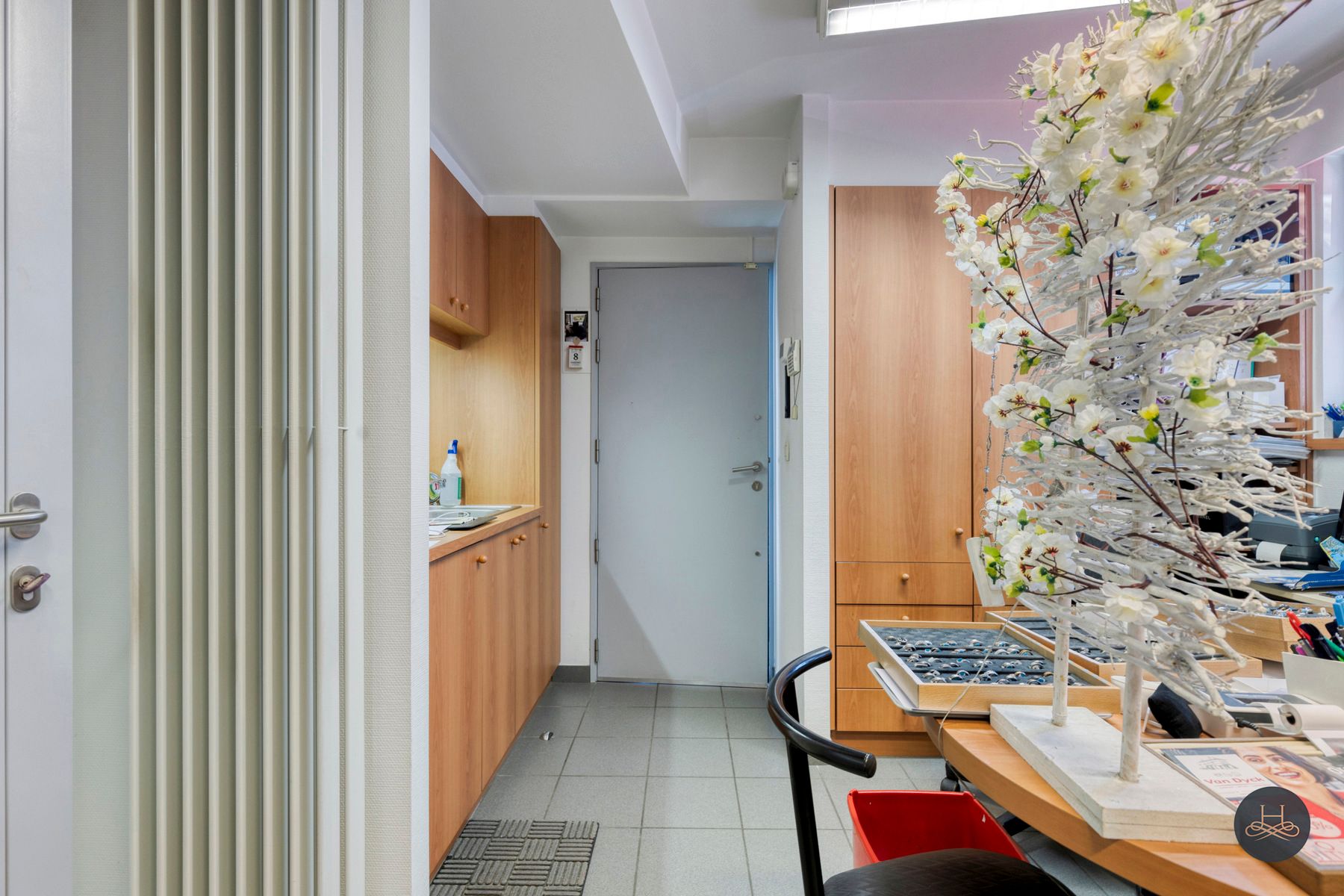 Handelspand met groot appartement in het centrum foto 9