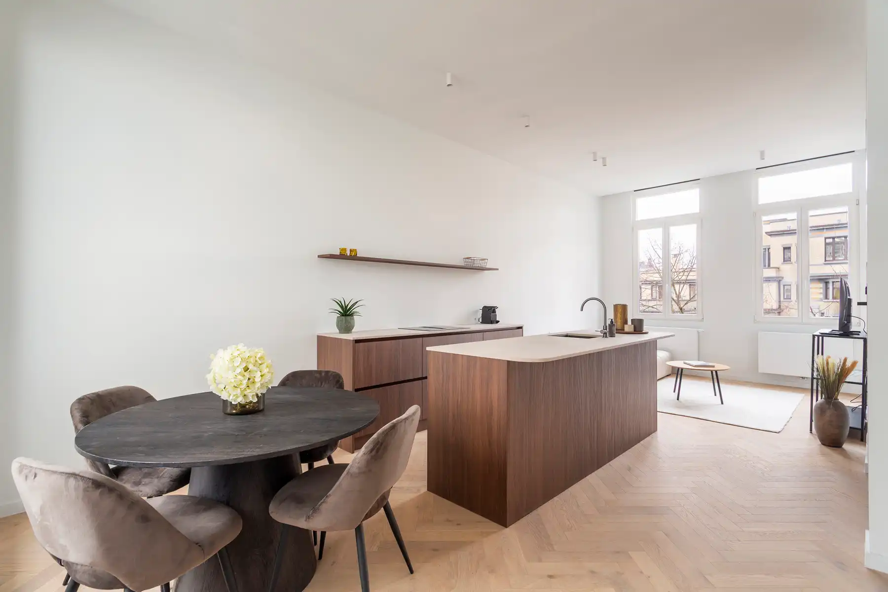 Hoogwaardig gerenoveerd appartement met terras op toplocatie foto 2