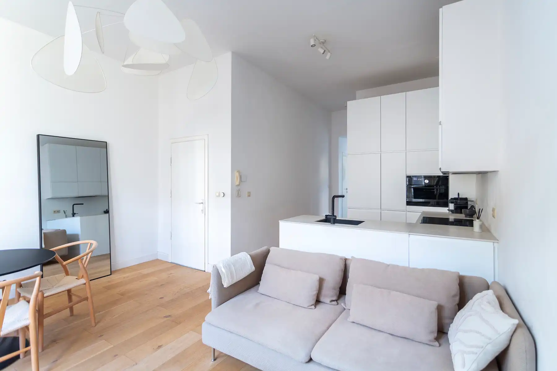 Bemeubeld 1slpk appartement met terras op het bruisende Zuid foto 4