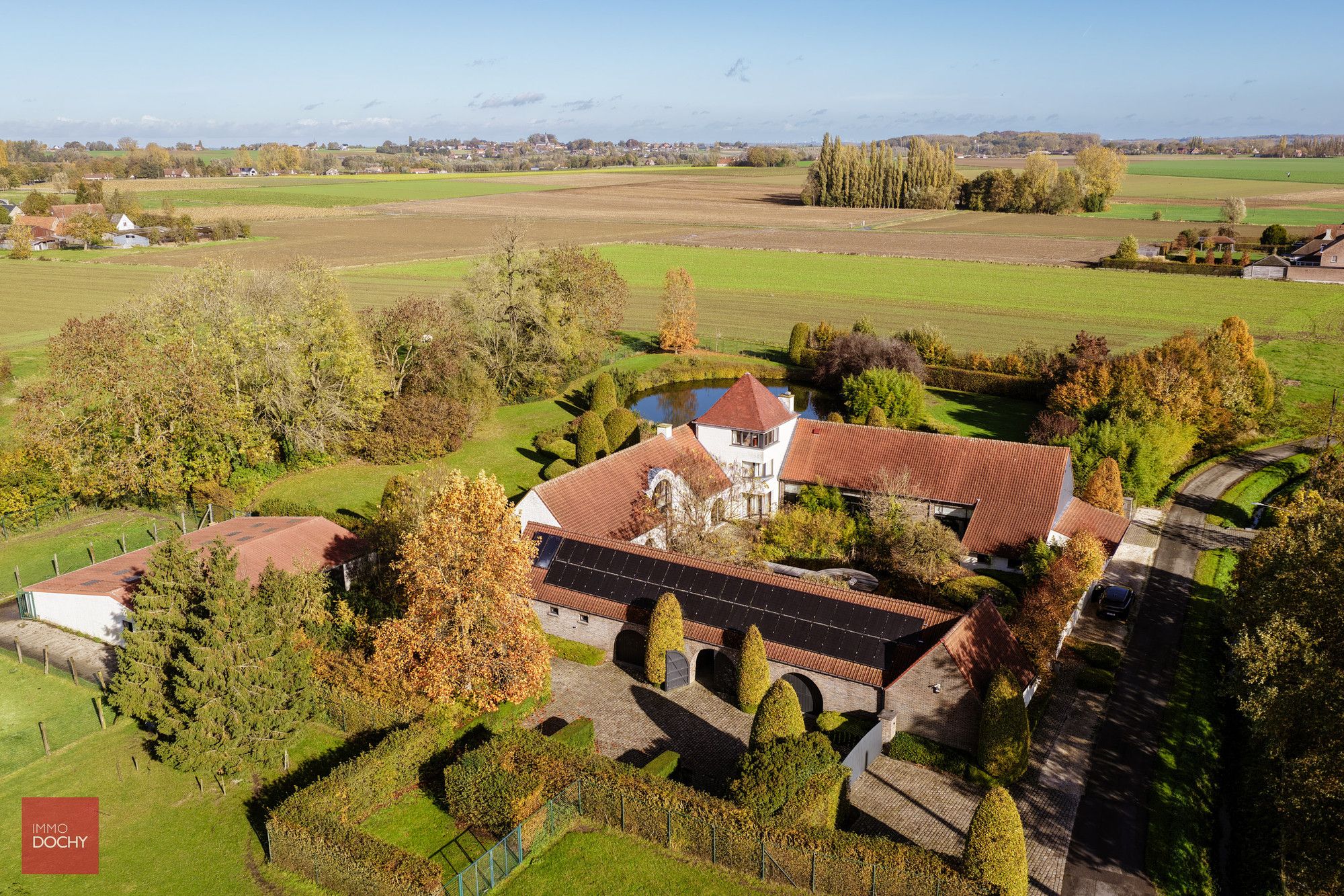 Zeer rustig gelegen vierkantshoeve met vergunde volumes foto 4