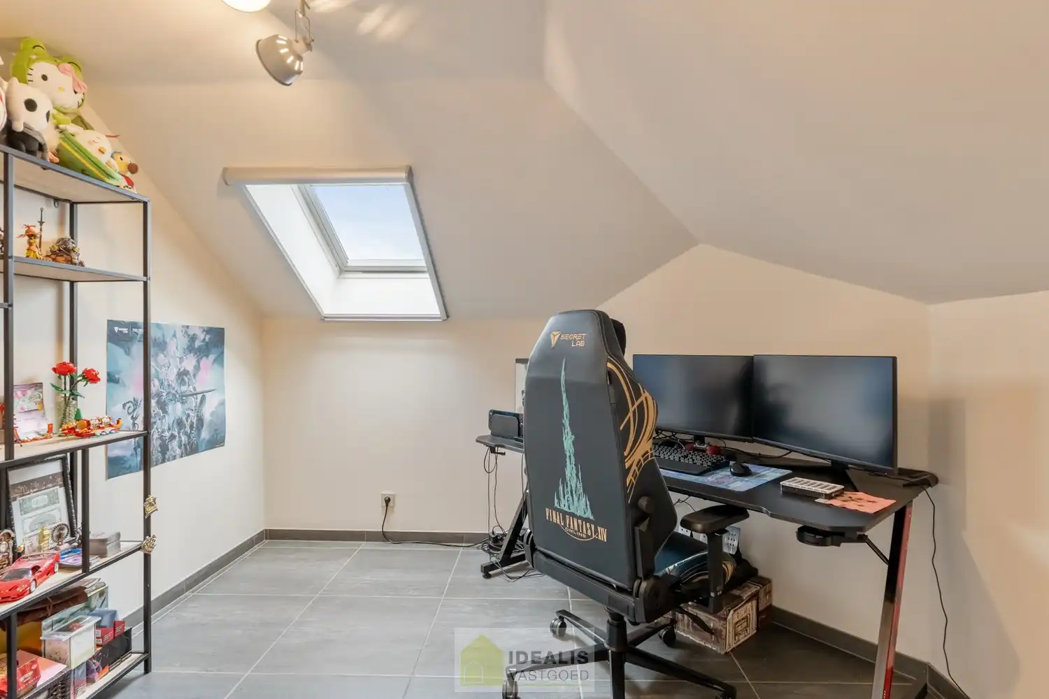 IDEALIS VASTGOED – VOLLEDIG VERGUNDE INVESTERINGSEIGENDOM BESTAANDE UIT 3 APPARTEMENTEN MET ELK MOOIE BUITENRUIMTES EN ELK TWEE PARKEERPLAATSEN OP EEN AFGESLOTEN TERREIN NABIJ HET CENTRUM VAN PEER! – Goed onderhouden investeringseigendom op een toplocatie nabij het centrum van Peer bestaande uit een gelijkvloers appartement, een appartement op de eerste verdieping en een duplex appartement op de eerste en tweede verdieping. De residentie is in 2015 volledig vernieuwbouwd met hedendaagse technieken (elektriciteit en sanitair vernieuwd) en hoogwaardige materialen (nieuwe keukens, badkamers, vloeren,..). Geschikt voor zij die zoeken naar een interessante investering in het centrum van Peer. foto 36